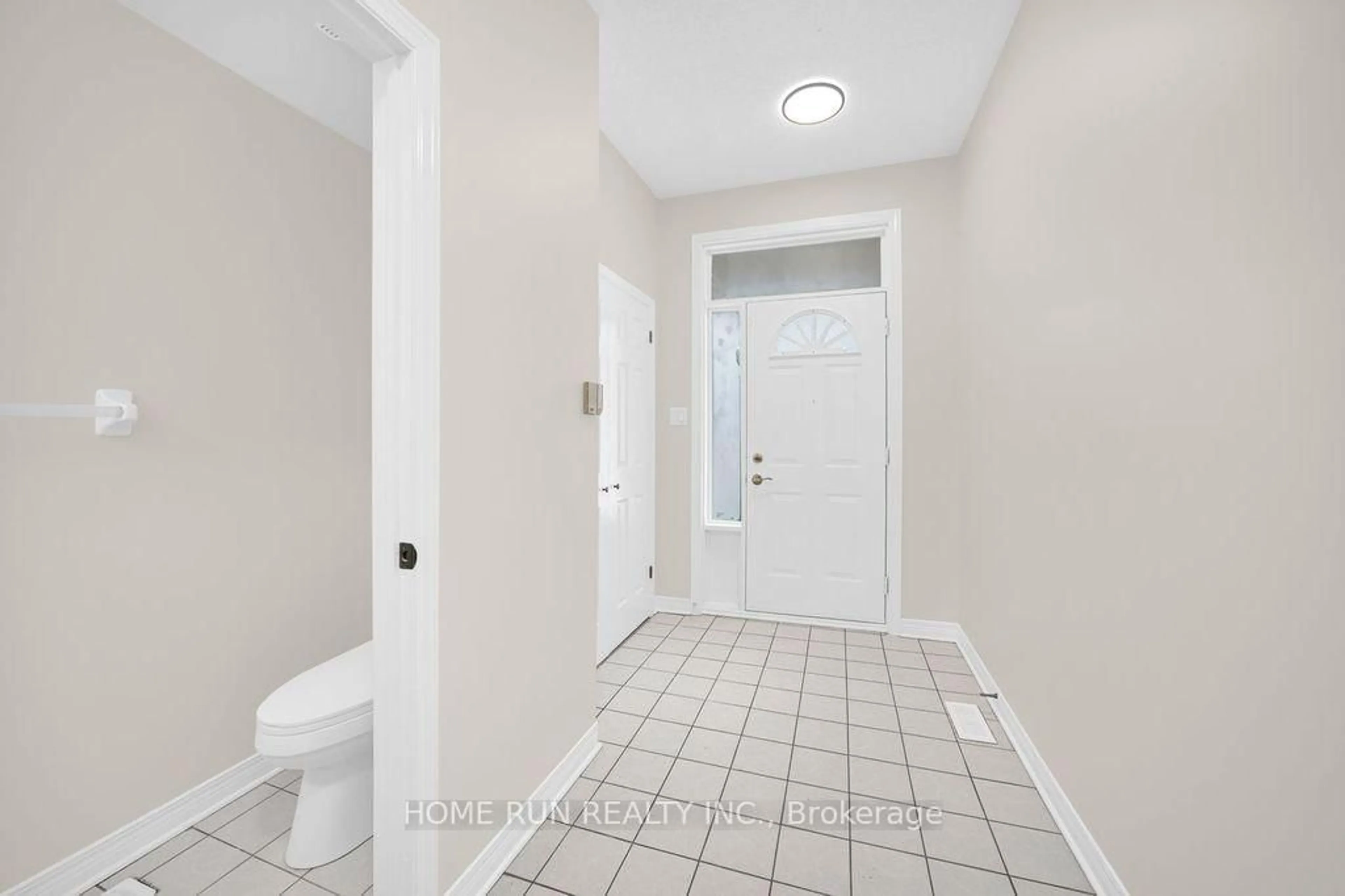Indoor entryway for 102 Kimberwick Cres, Ottawa Ontario K1V 1K7