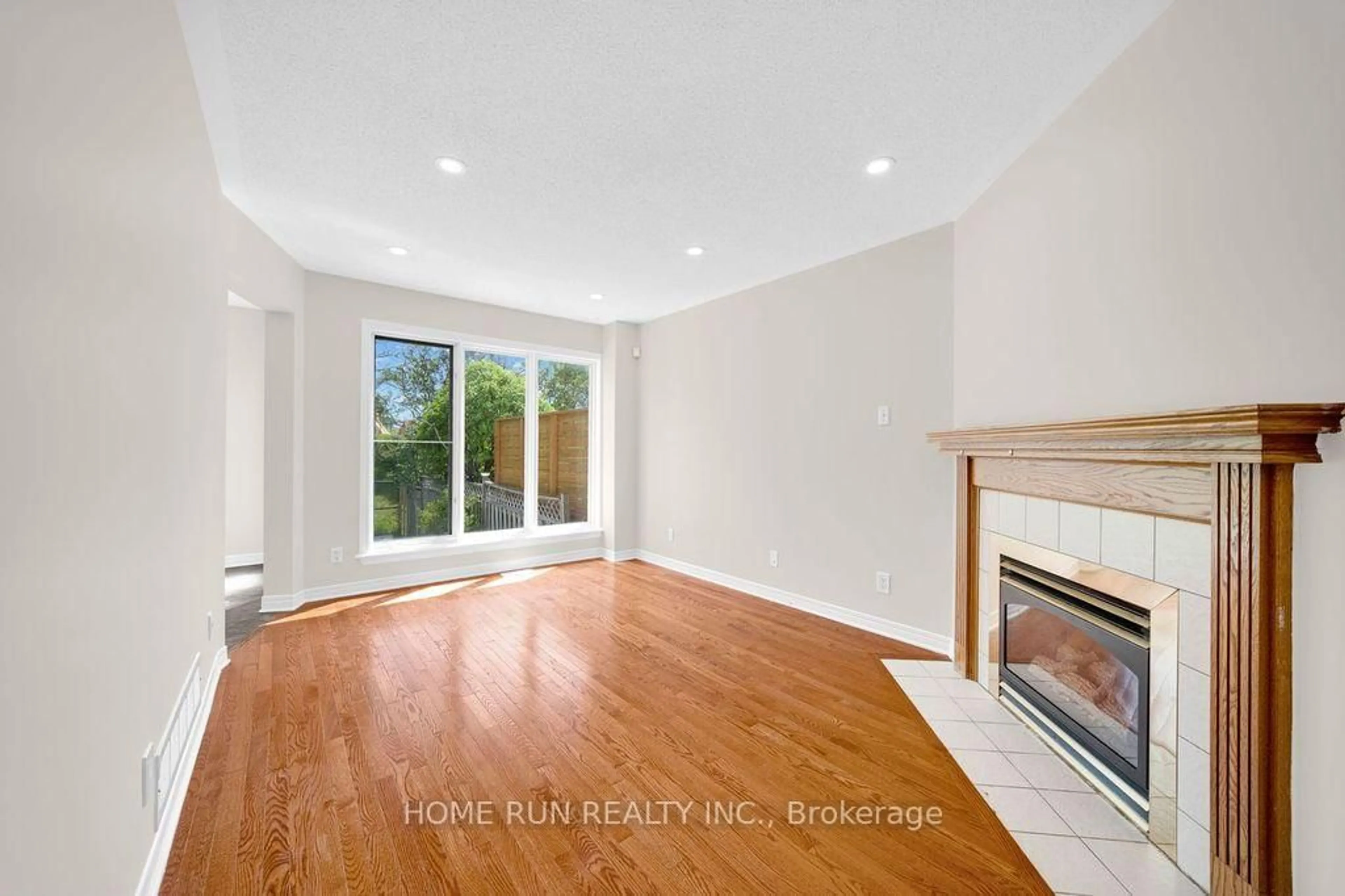 Unknown for 102 Kimberwick Cres, Ottawa Ontario K1V 1K7