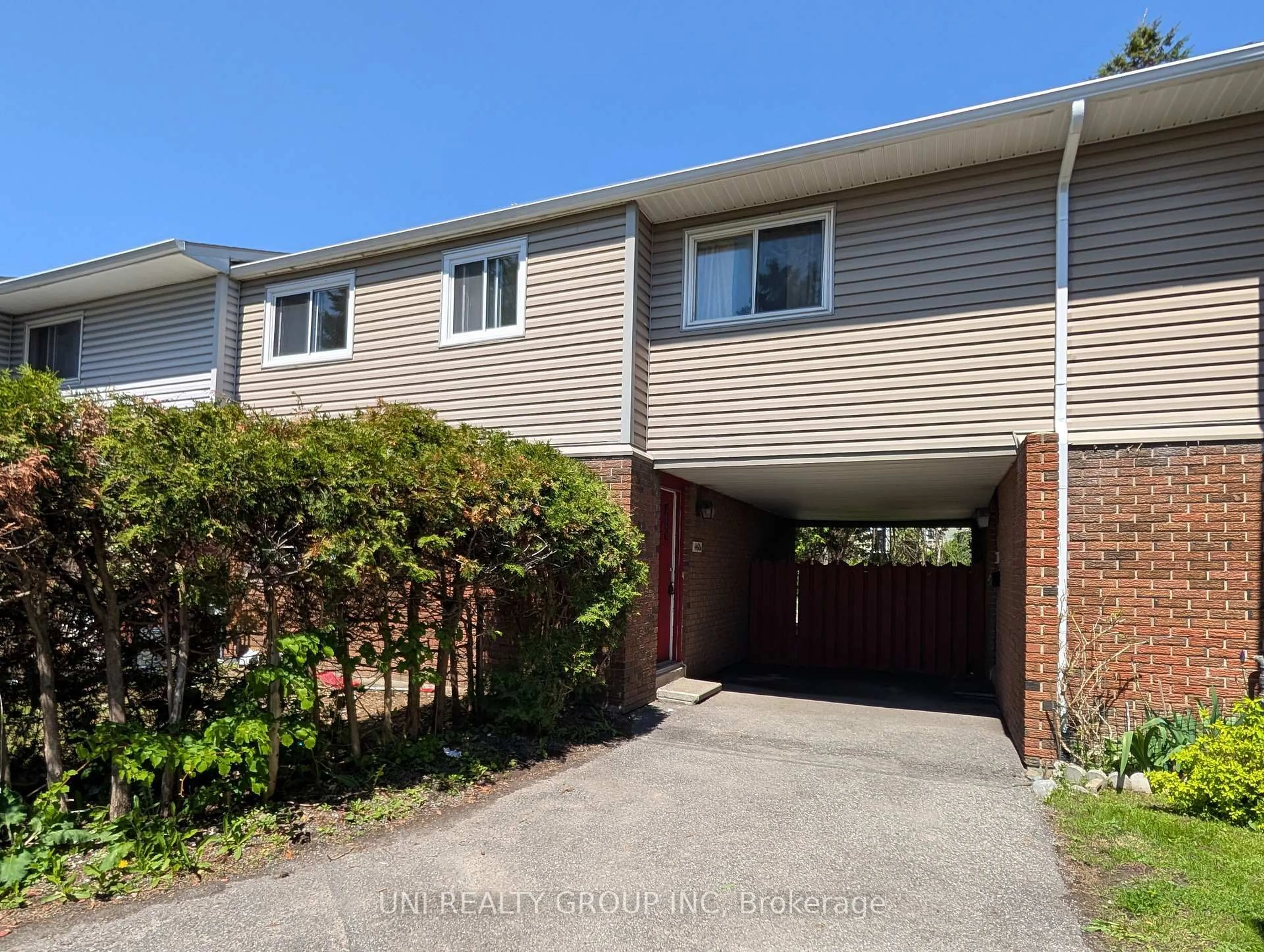A pic from outside/outdoor area/front of a property/back of a property/a pic from drone, street for 1460 HEATHERINGTON Rd #G, Ottawa Ontario K1V 6S1