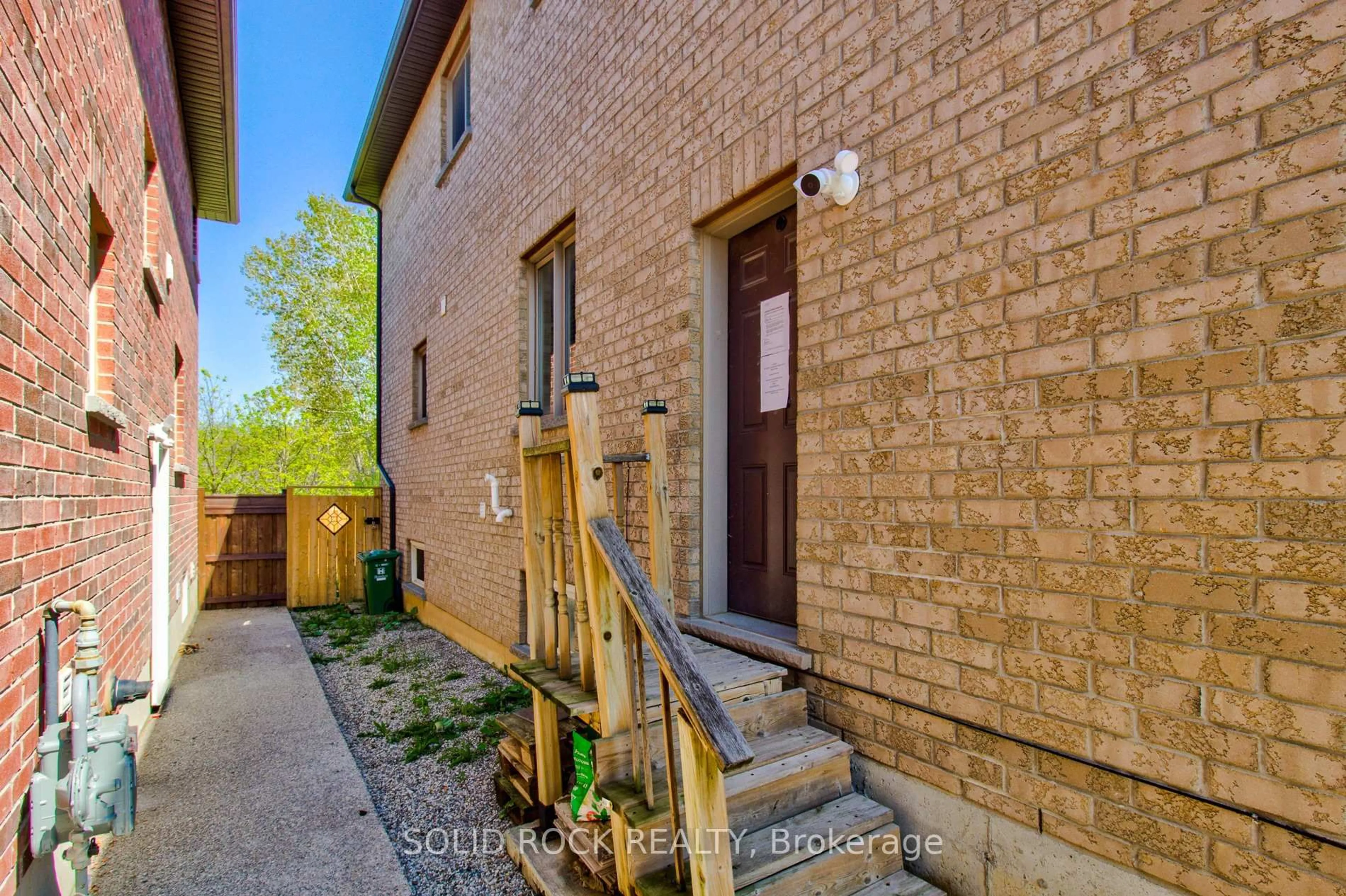 Unknown for 7 Chardonnay St, Hamilton Ontario L8G 0B5
