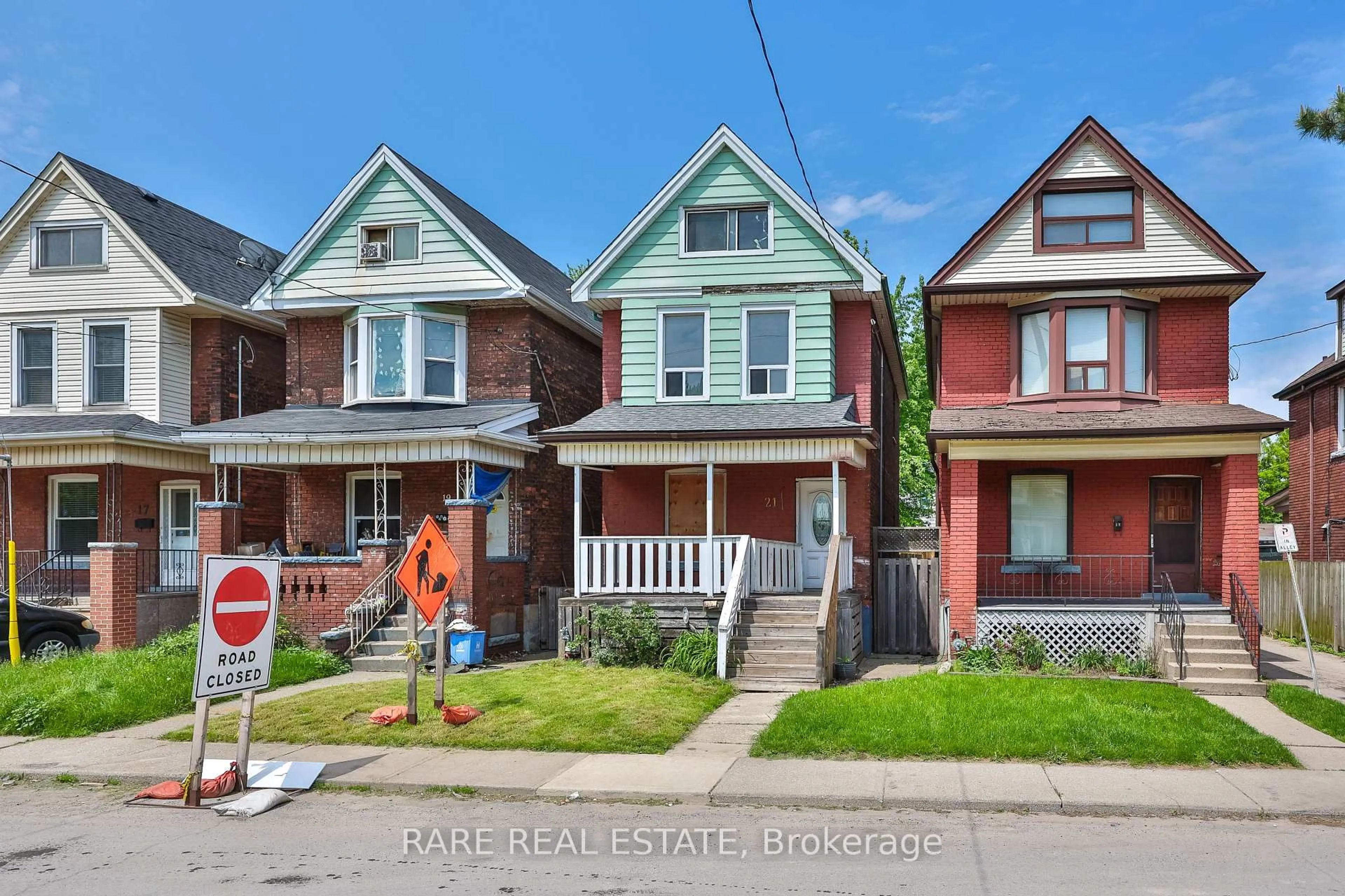 Home with brick exterior material, street for 21 Chestnut Ave, Hamilton Ontario L8L 6K5