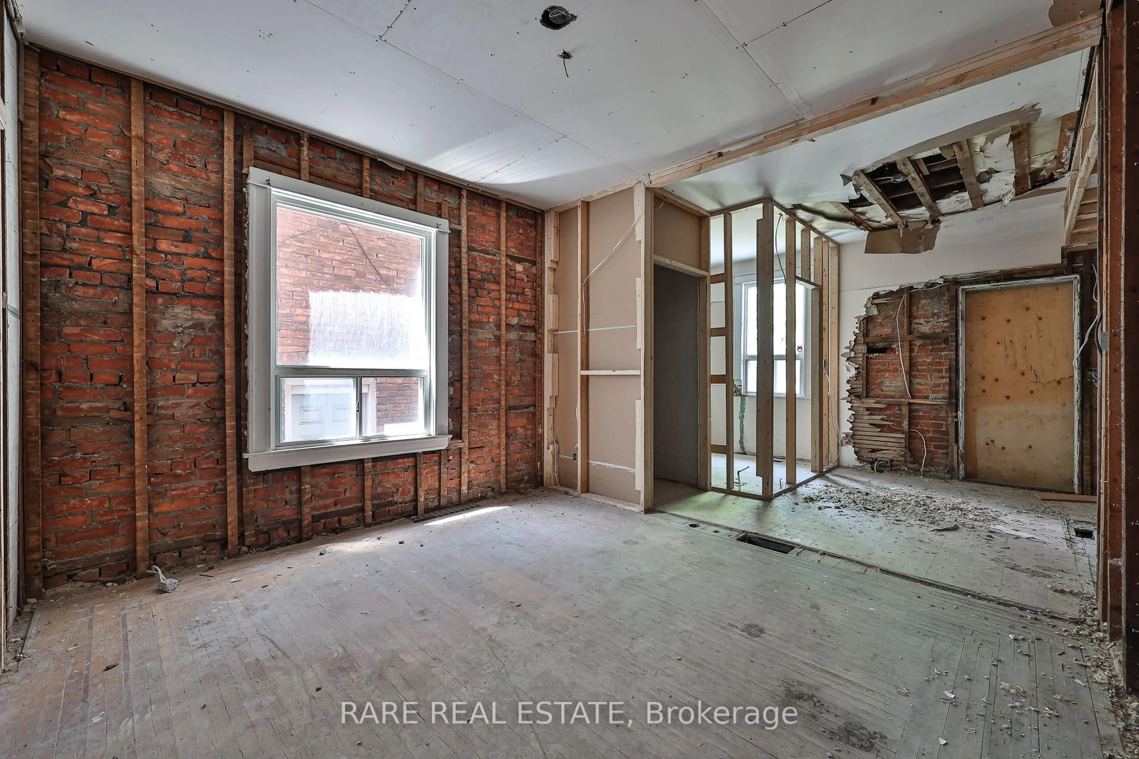 A pic of a room for 21 Chestnut Ave, Hamilton Ontario L8L 6K5