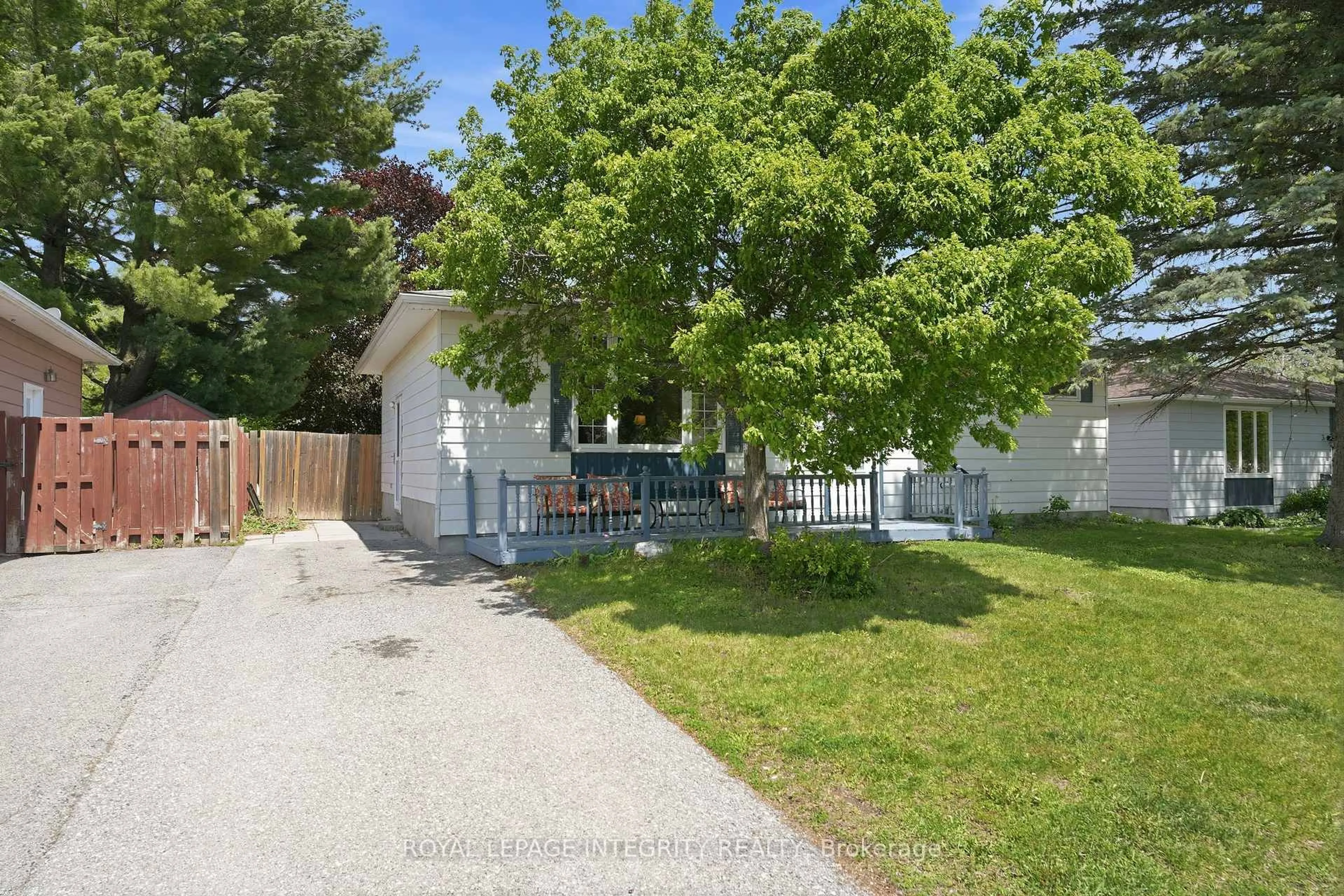 A pic from outside/outdoor area/front of a property/back of a property/a pic from drone, street for 5 Sheldrake Dr, Ottawa Ontario K2L 1S5