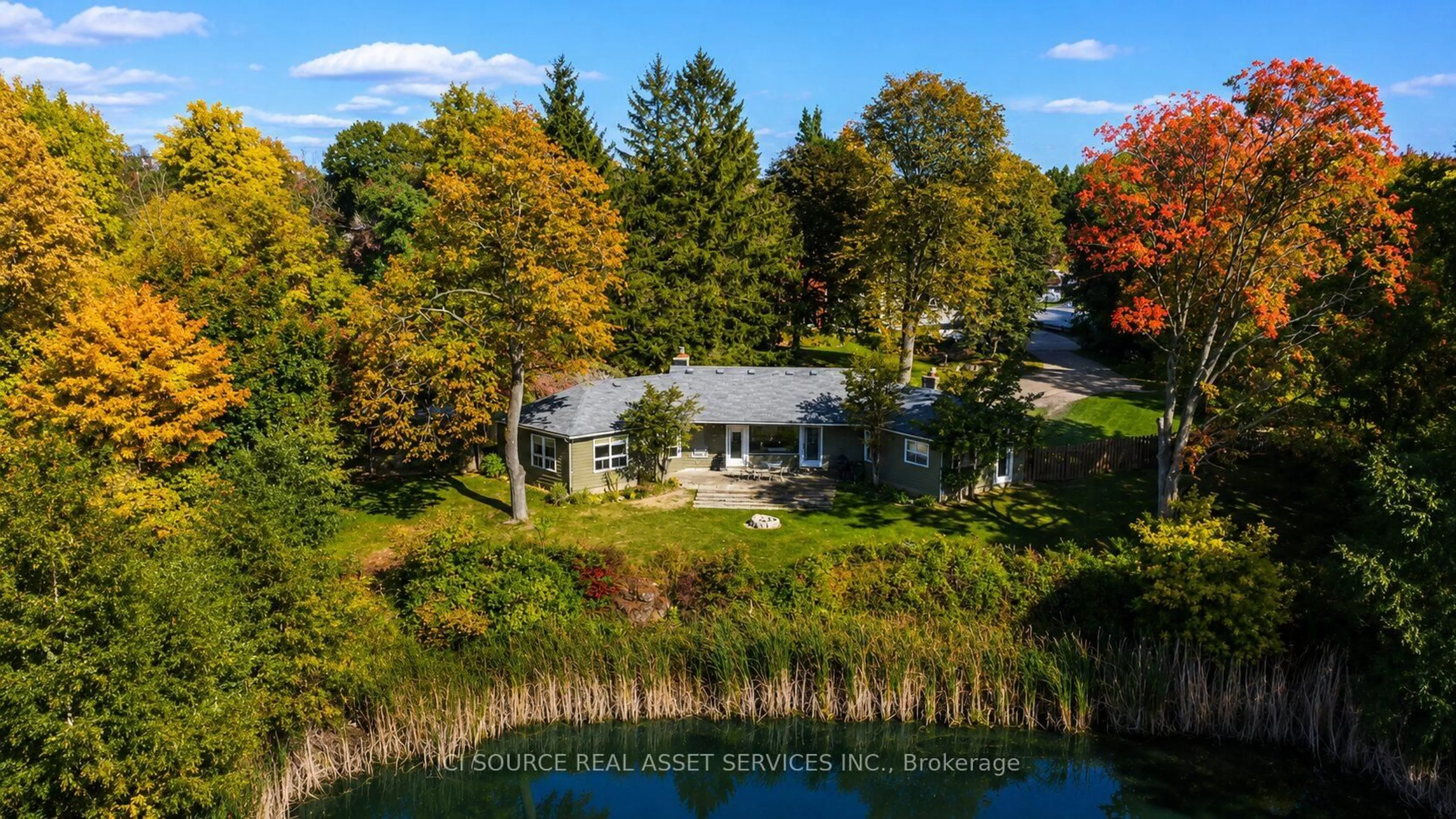A pic from outside/outdoor area/front of a property/back of a property/a pic from drone, water/lake/river/ocean view for 8 Renwood Pl, Hamilton Ontario L8B 0G6