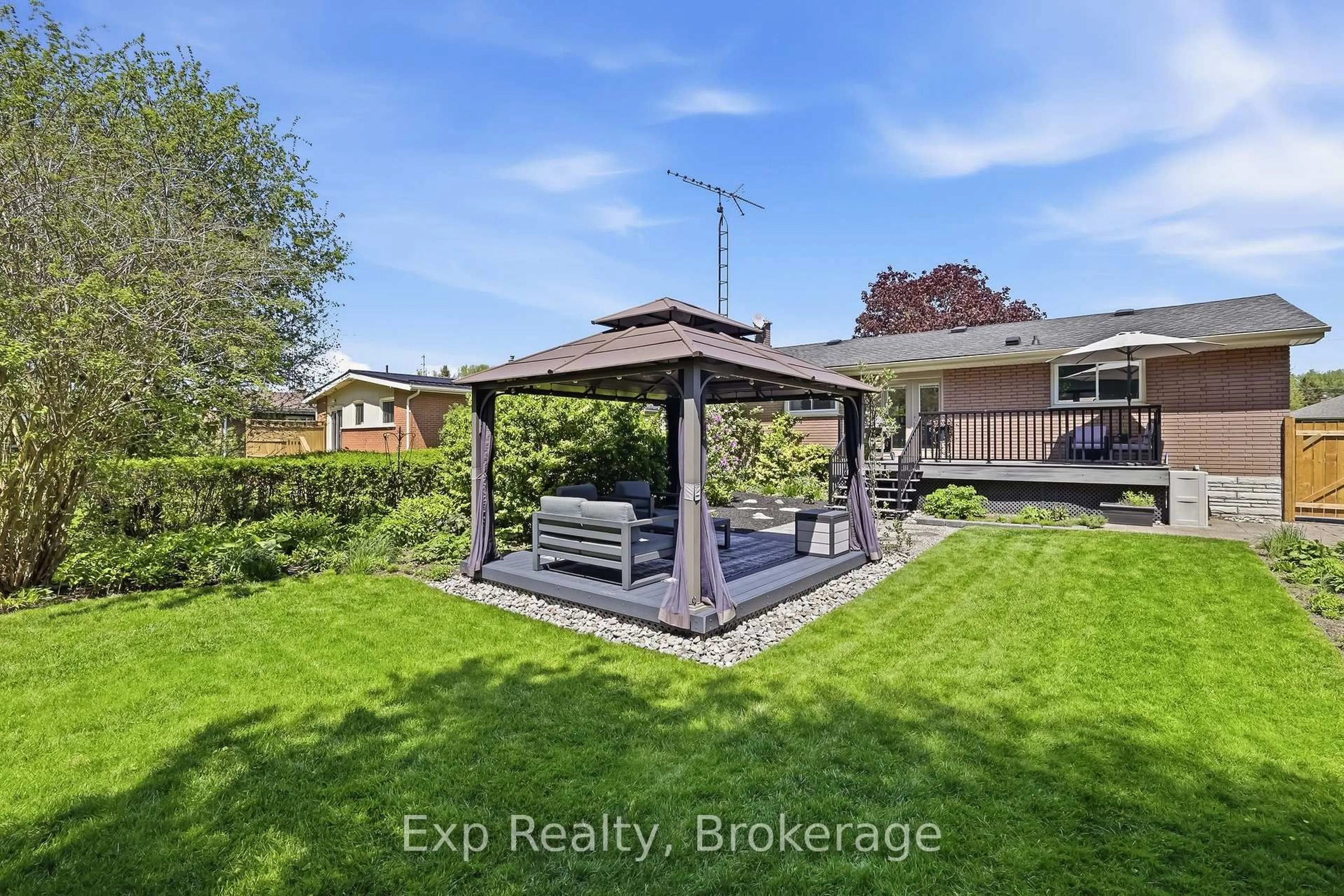 A pic from outside/outdoor area/front of a property/back of a property/a pic from drone, street for 11 Heneage St, Port Hope Ontario L1A 3P8