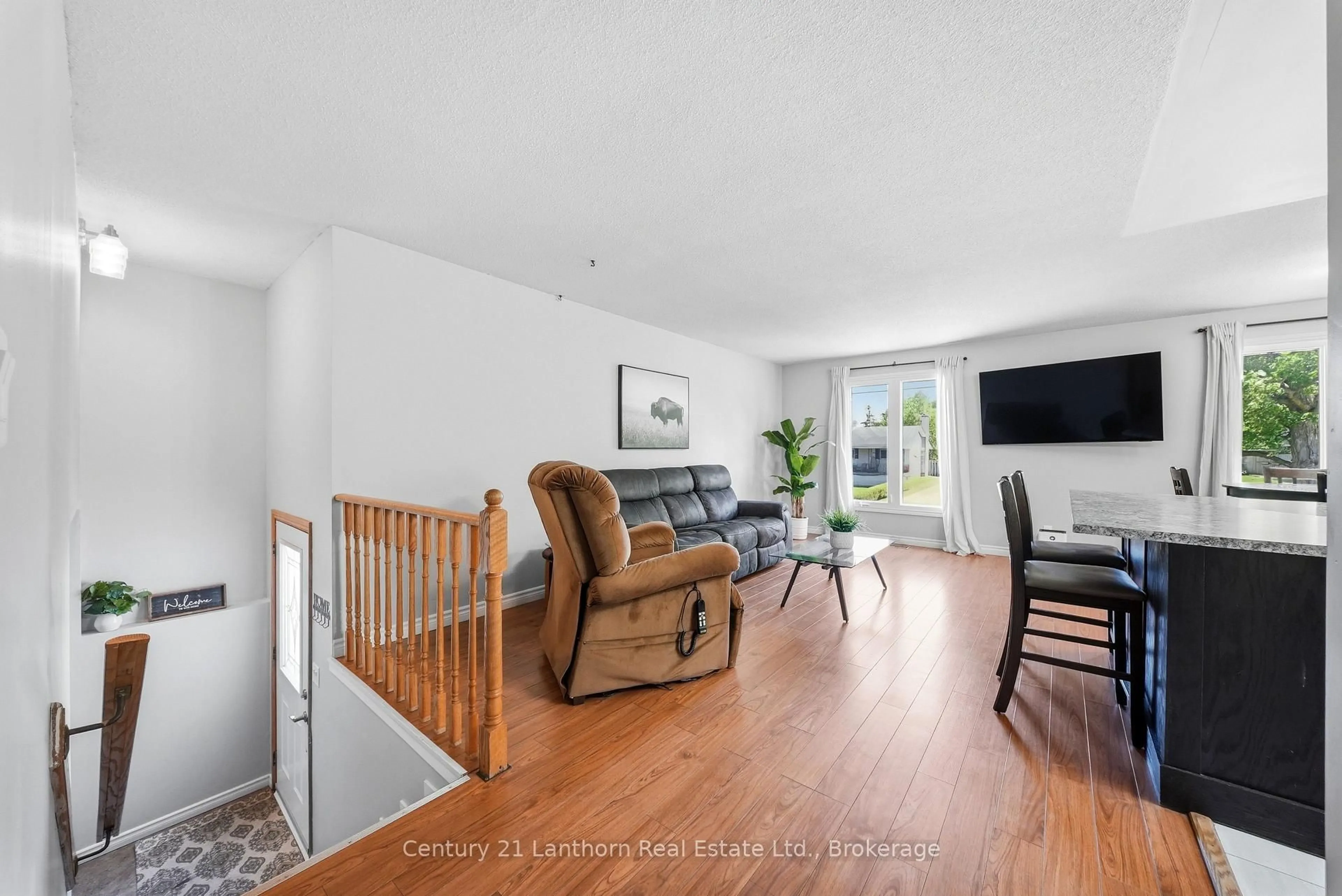 Living room with furniture, unknown for 38 Alfred St, Quinte West Ontario K8V 2B1