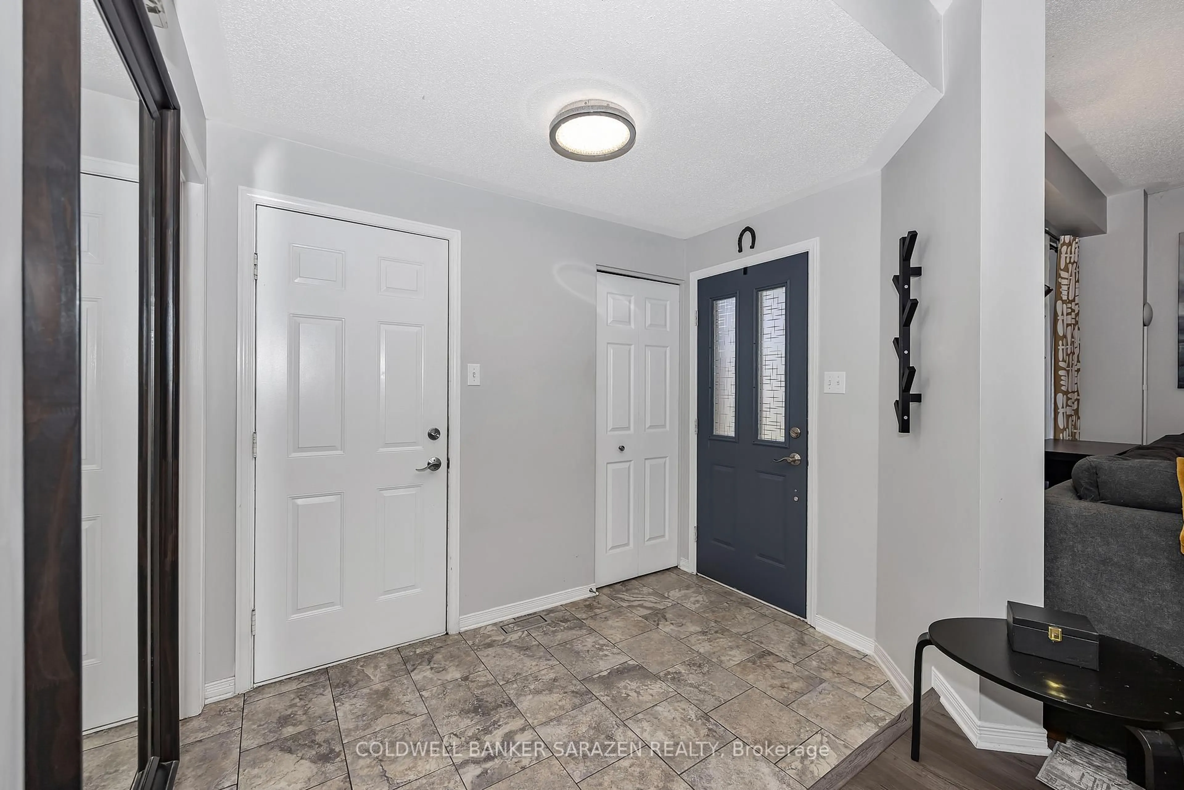Indoor entryway for 116 Bloomingdale St, Ottawa Ontario K2C 4A4