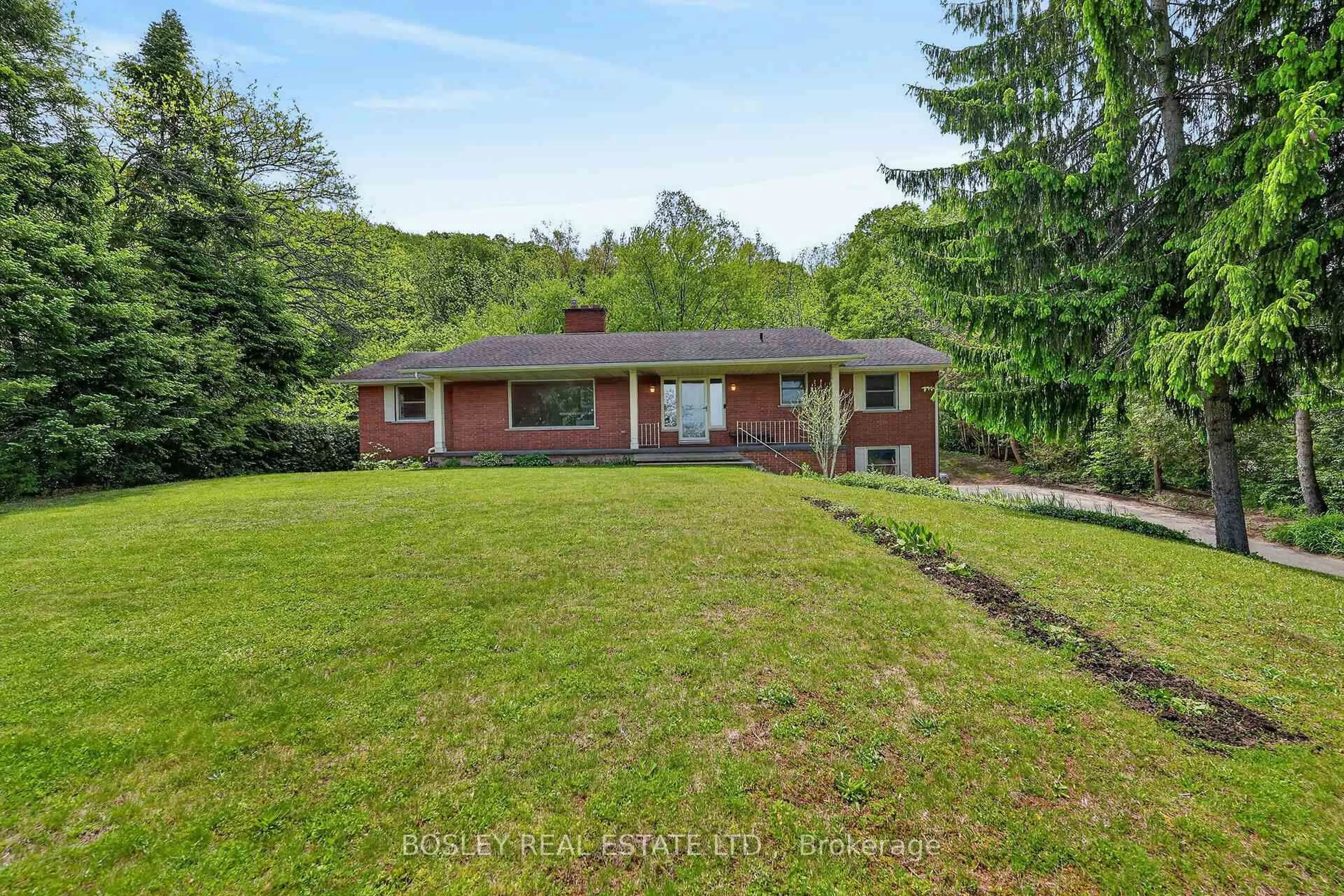 A pic from outside/outdoor area/front of a property/back of a property/a pic from drone, unknown for 12 Sheppard Cres, Niagara-on-the-Lake Ontario L0S 1J0