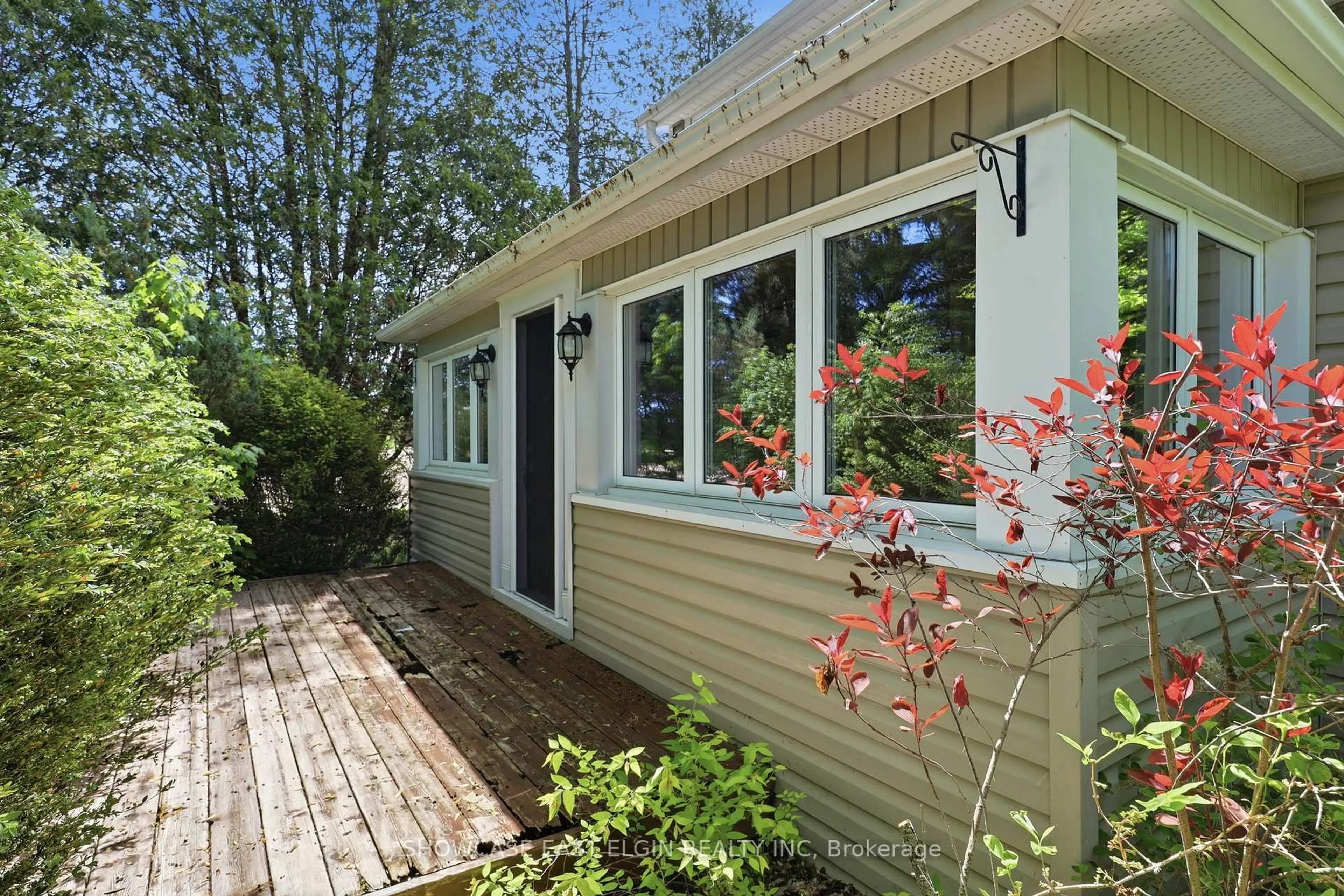 Home with vinyl exterior material, street for 48577 Conservation Line, Malahide Ontario N5H 2R4