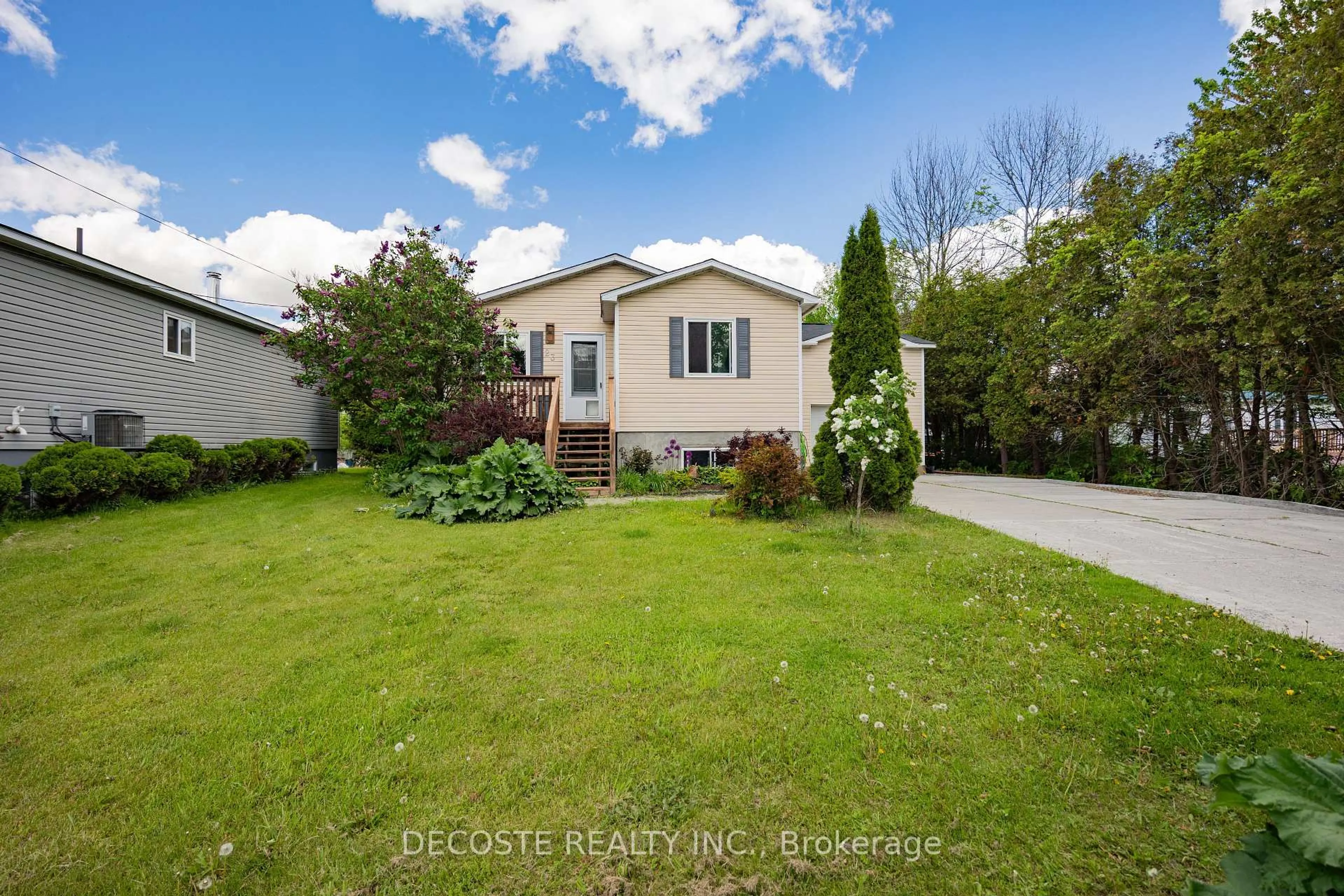 A pic from outside/outdoor area/front of a property/back of a property/a pic from drone, street for 23 Wood St, South Glengarry Ontario K0C 1N0