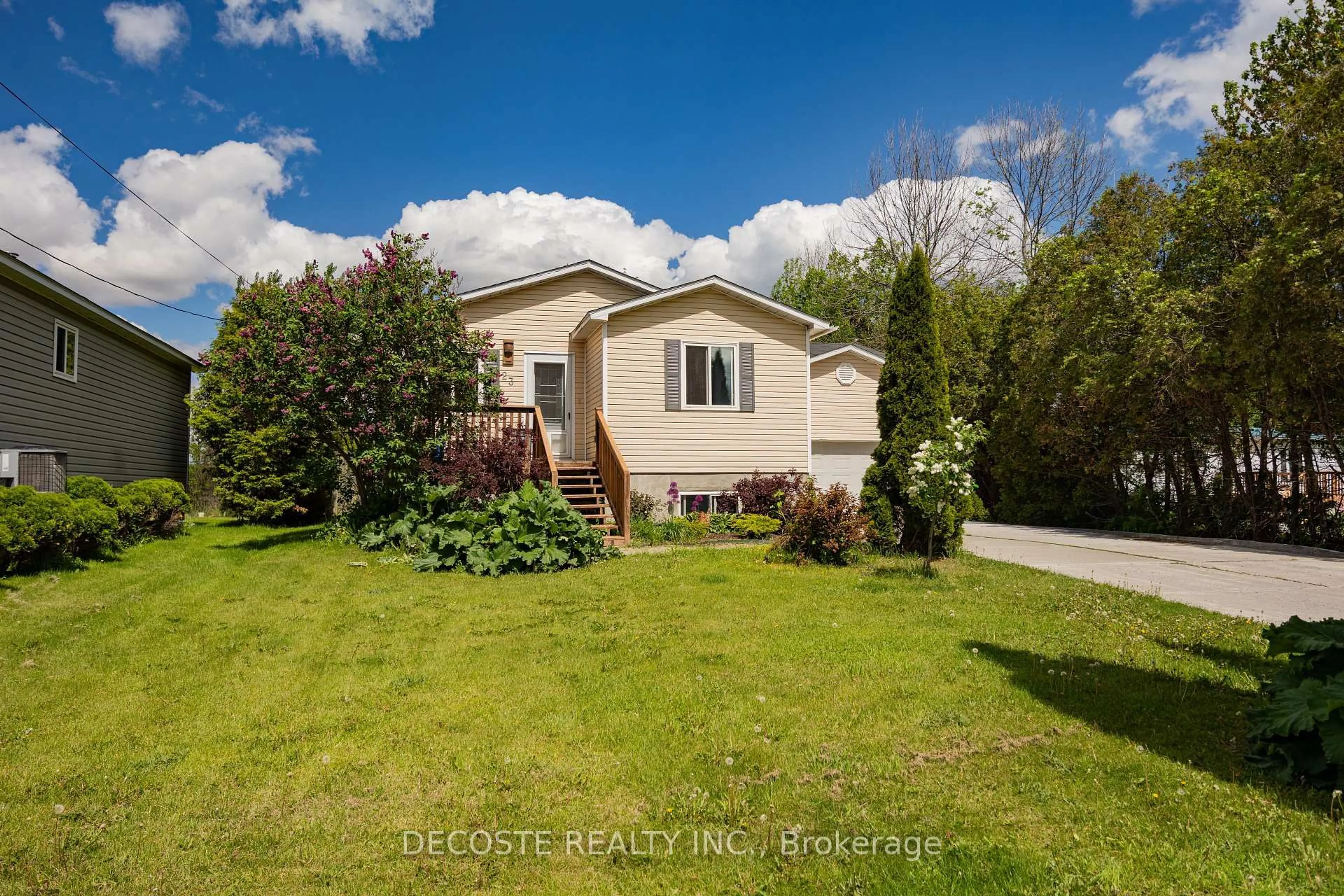A pic from outside/outdoor area/front of a property/back of a property/a pic from drone, street for 23 Wood St, South Glengarry Ontario K0C 1N0