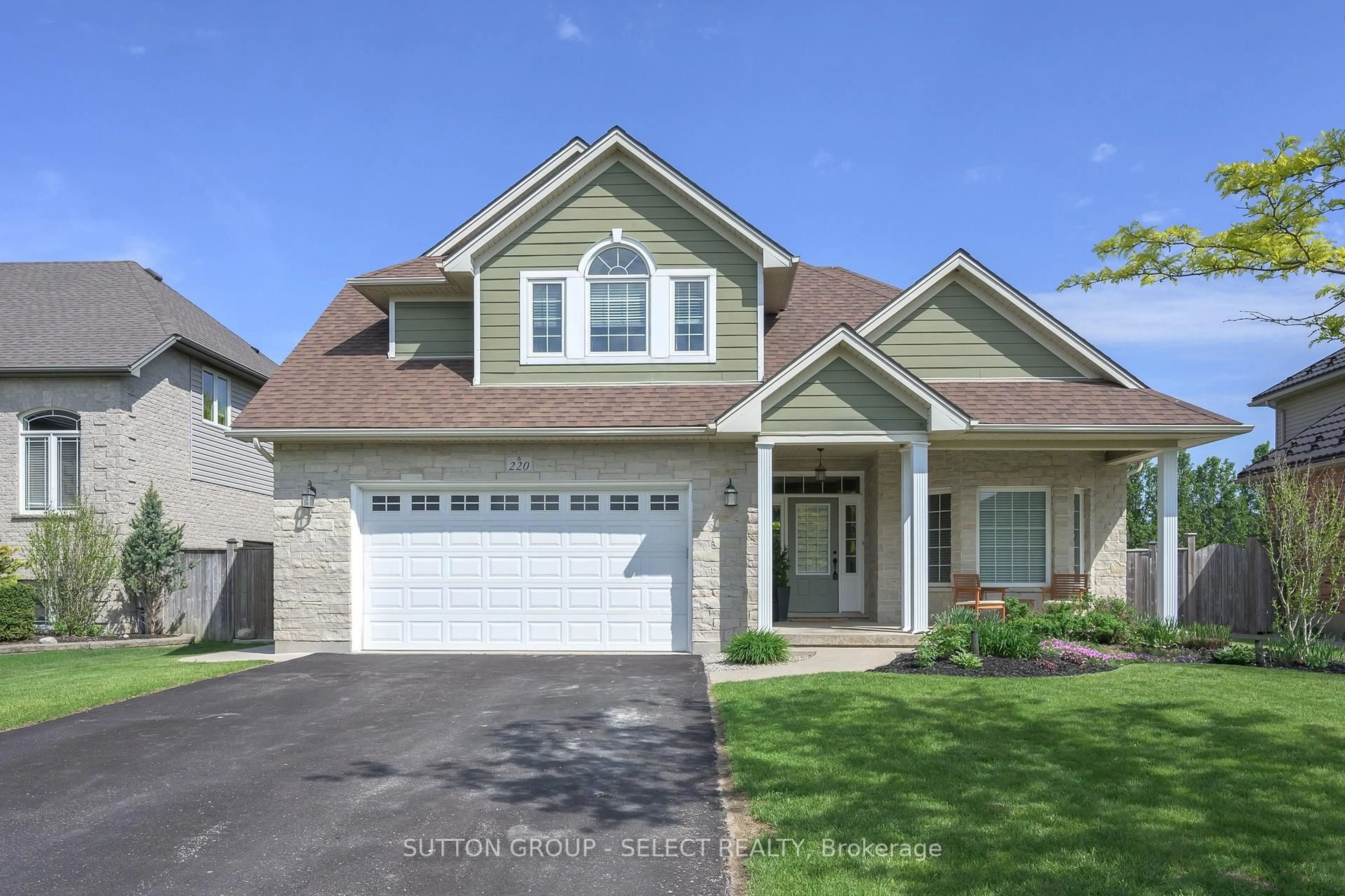 Home with vinyl exterior material, street for 220 Boyd Blvd, Zorra Ontario N0M 2M0