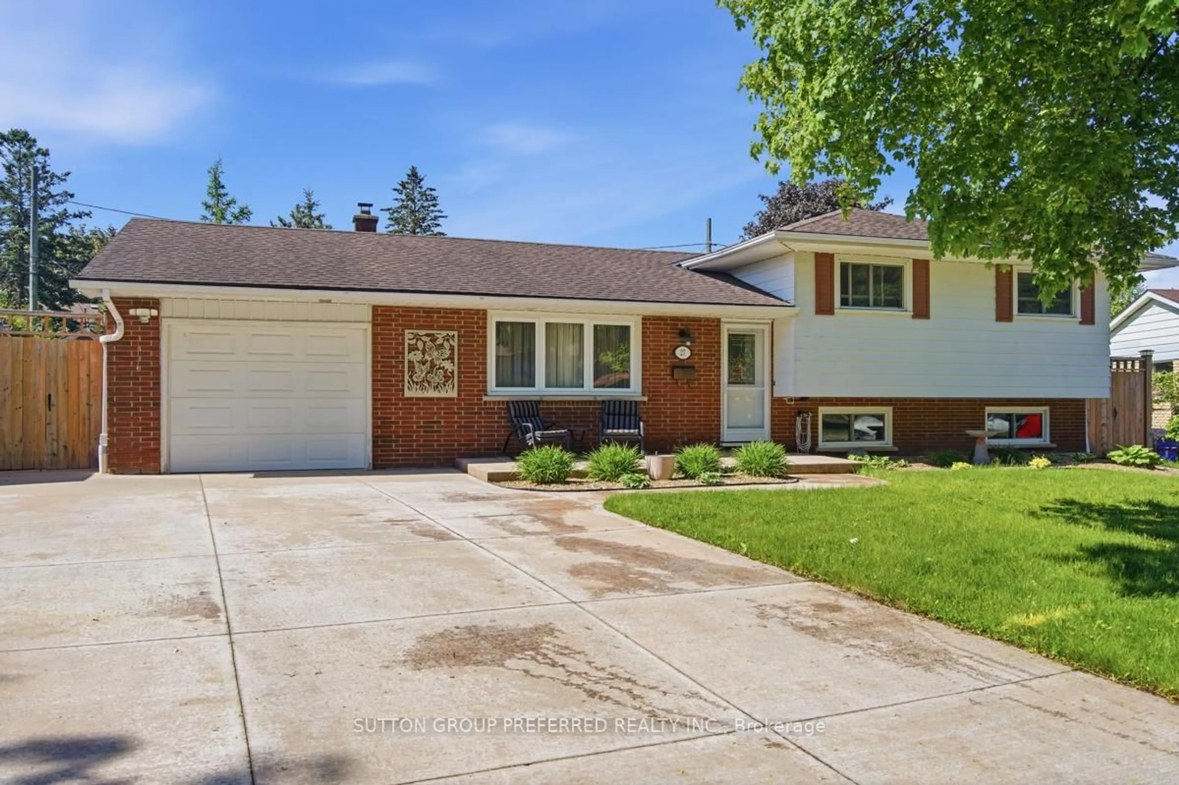 Home with brick exterior material, street for 27 Stormont Dr, London South Ontario N5Z 3Z4