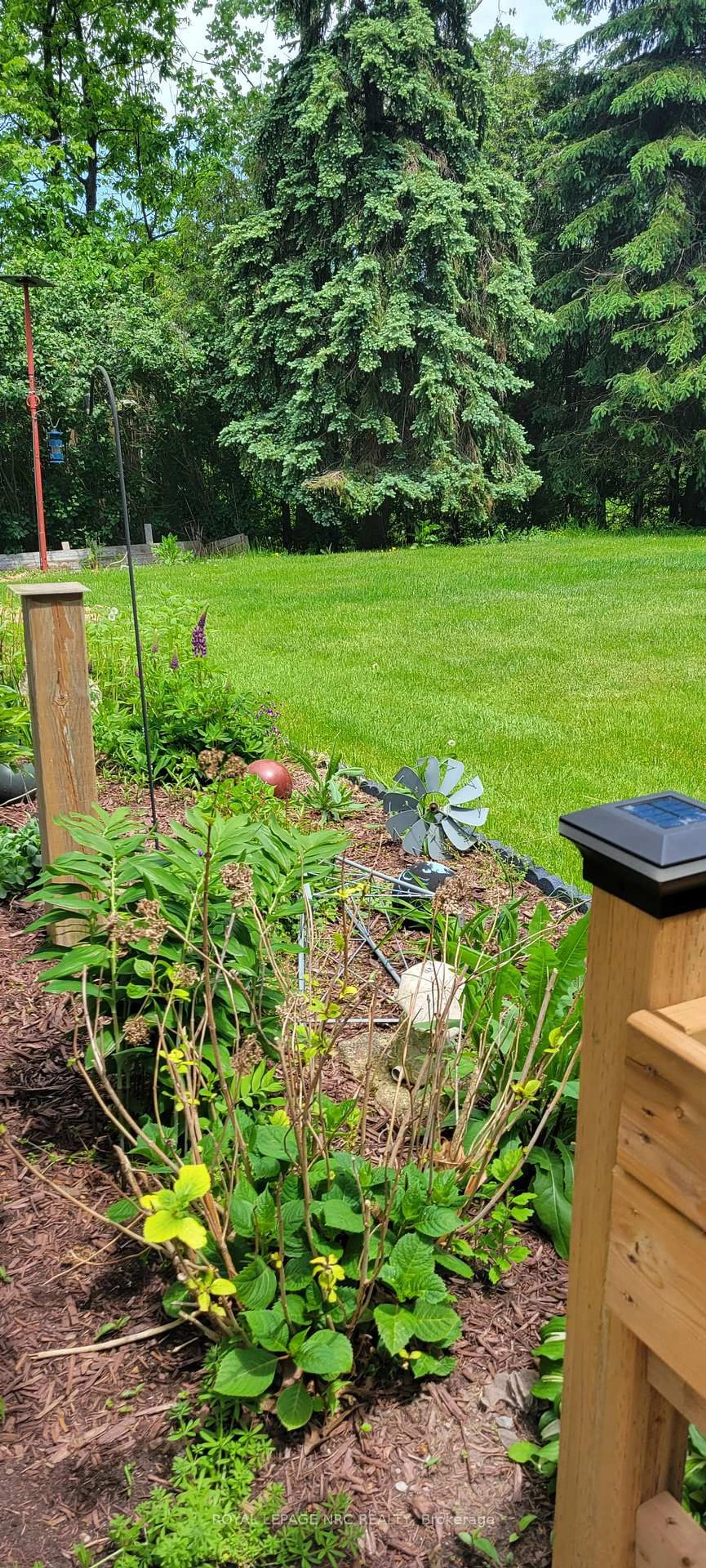 Patio, unknown for 270 Doans Ridge Rd, Welland Ontario L3B 5N7