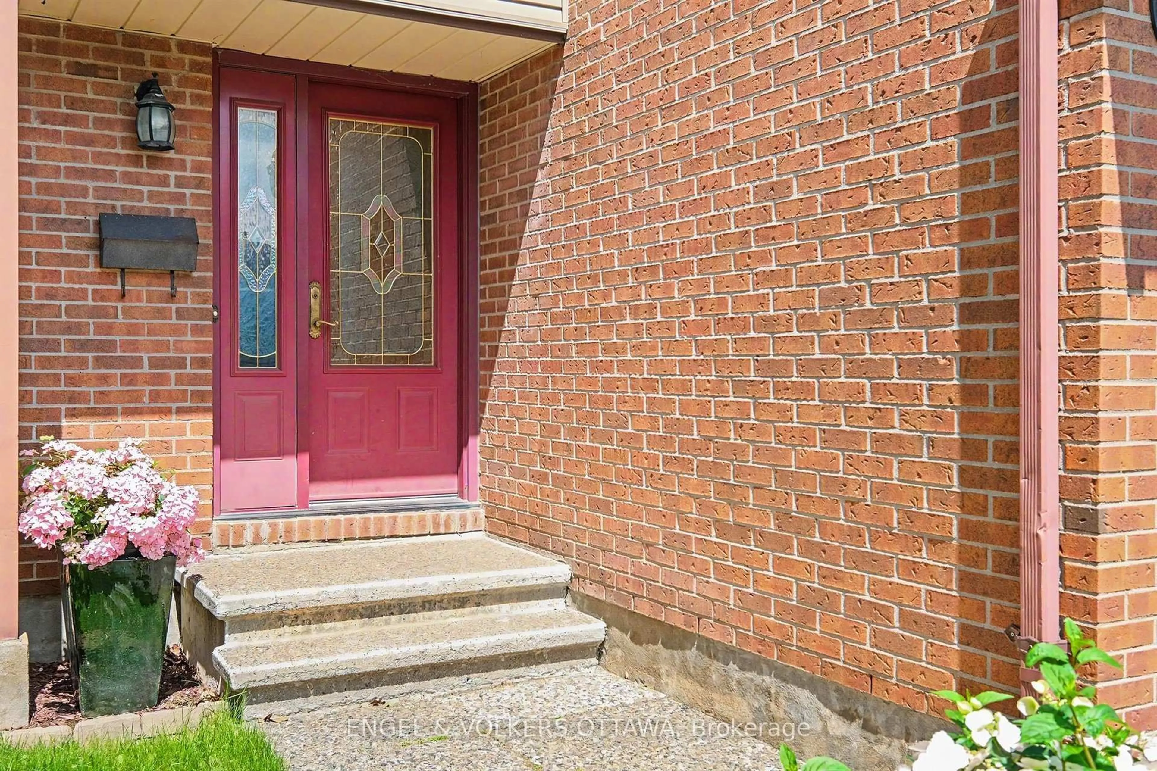 Home with brick exterior material, street for 37 Gentle Gate Cres, Ottawa Ontario K1T 1Z9