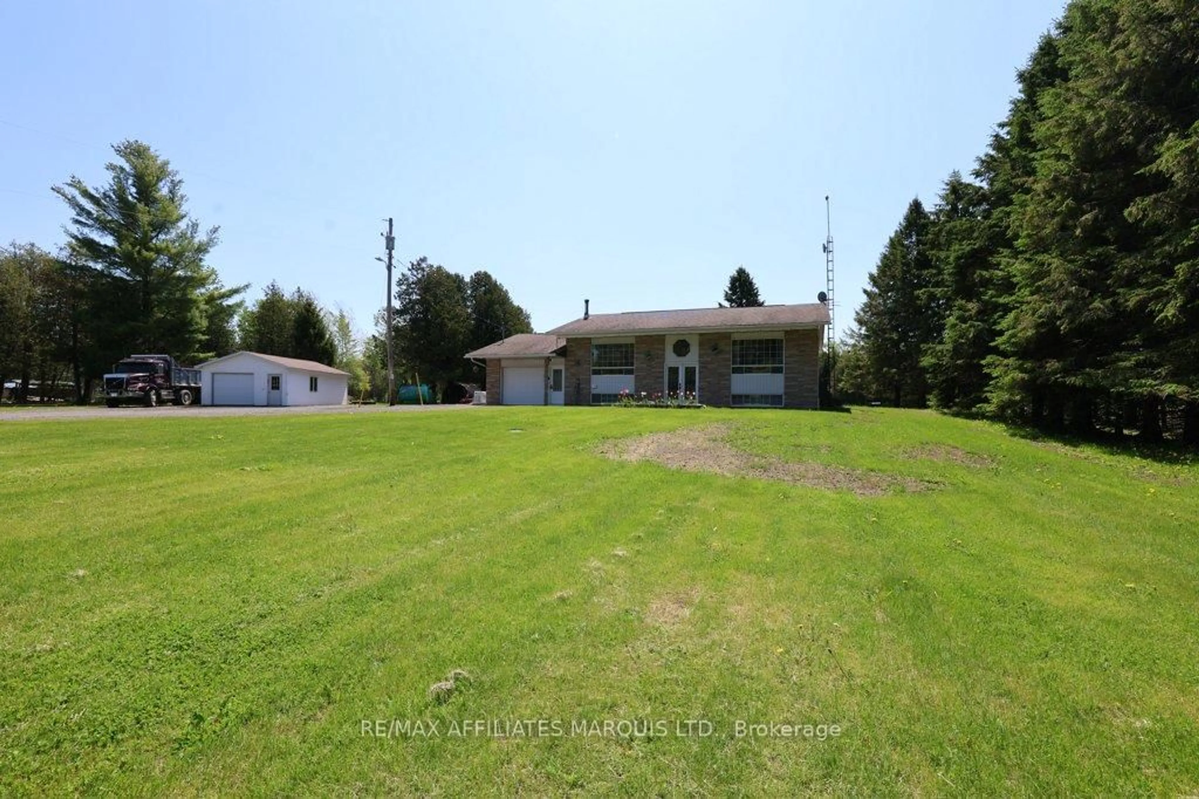 A pic from outside/outdoor area/front of a property/back of a property/a pic from drone, unknown for 18990 Kenyon Conc Rd 4 Rd, North Glengarry Ontario K0C 1A0