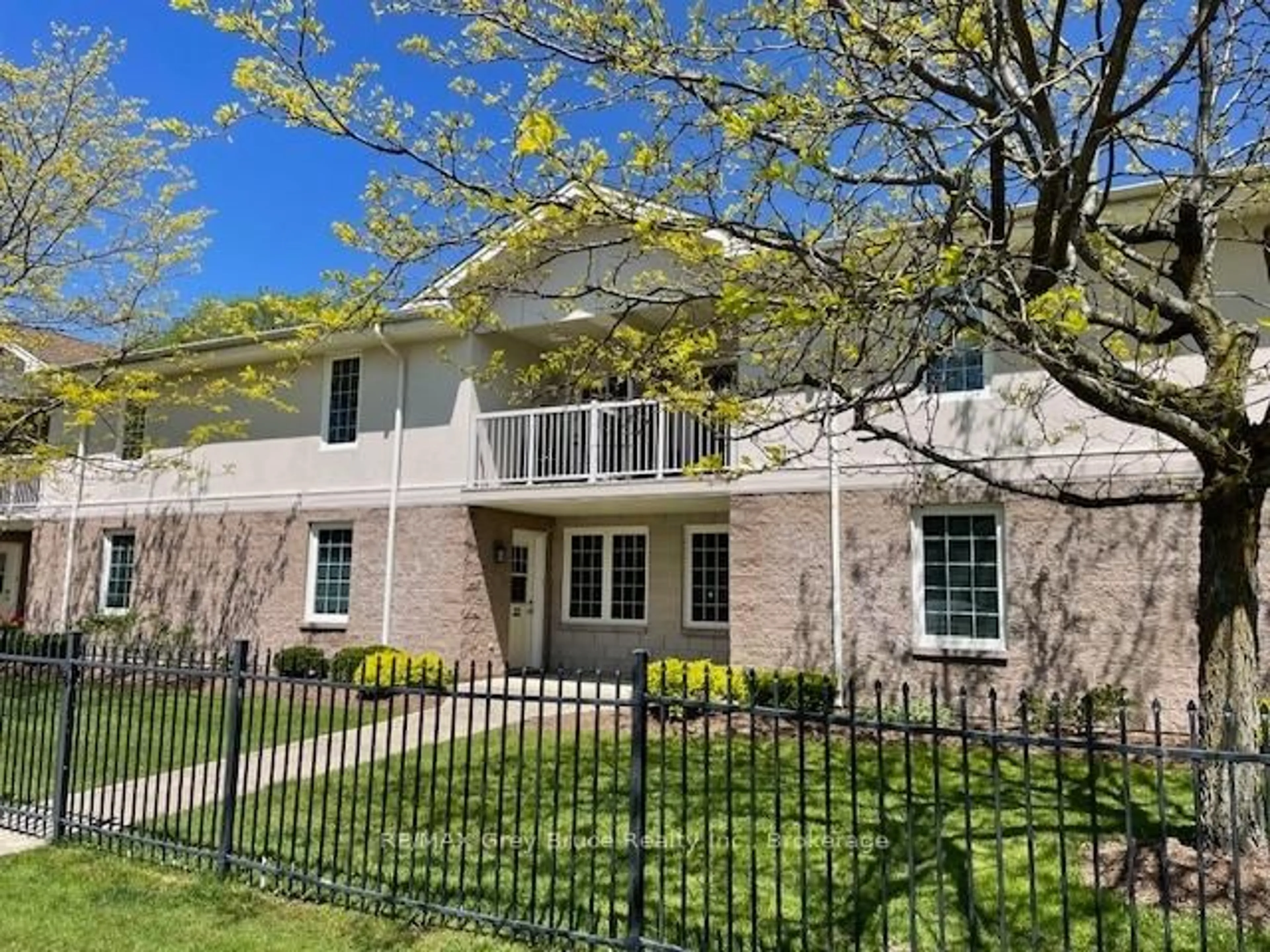 Unknown for 1550 12th Ave #204, Owen Sound Ontario N4K 6Z3