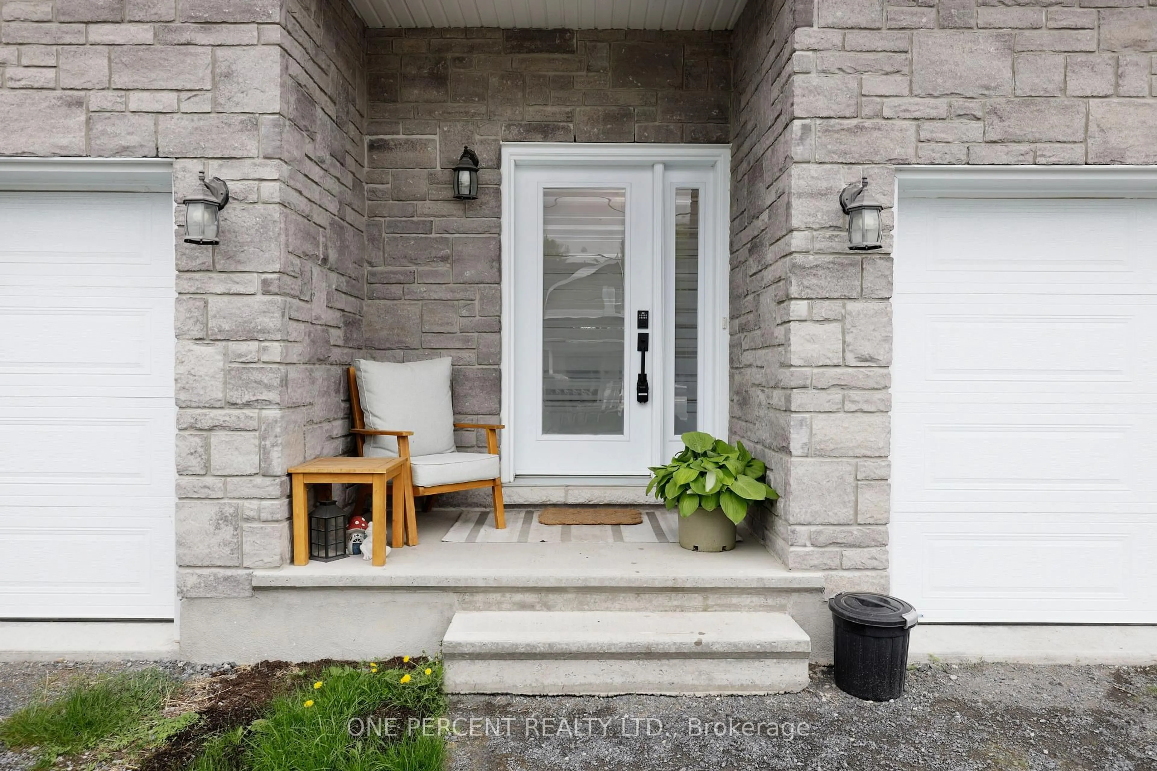 Indoor entryway for 8D George St, North Stormont Ontario K0A 1R0