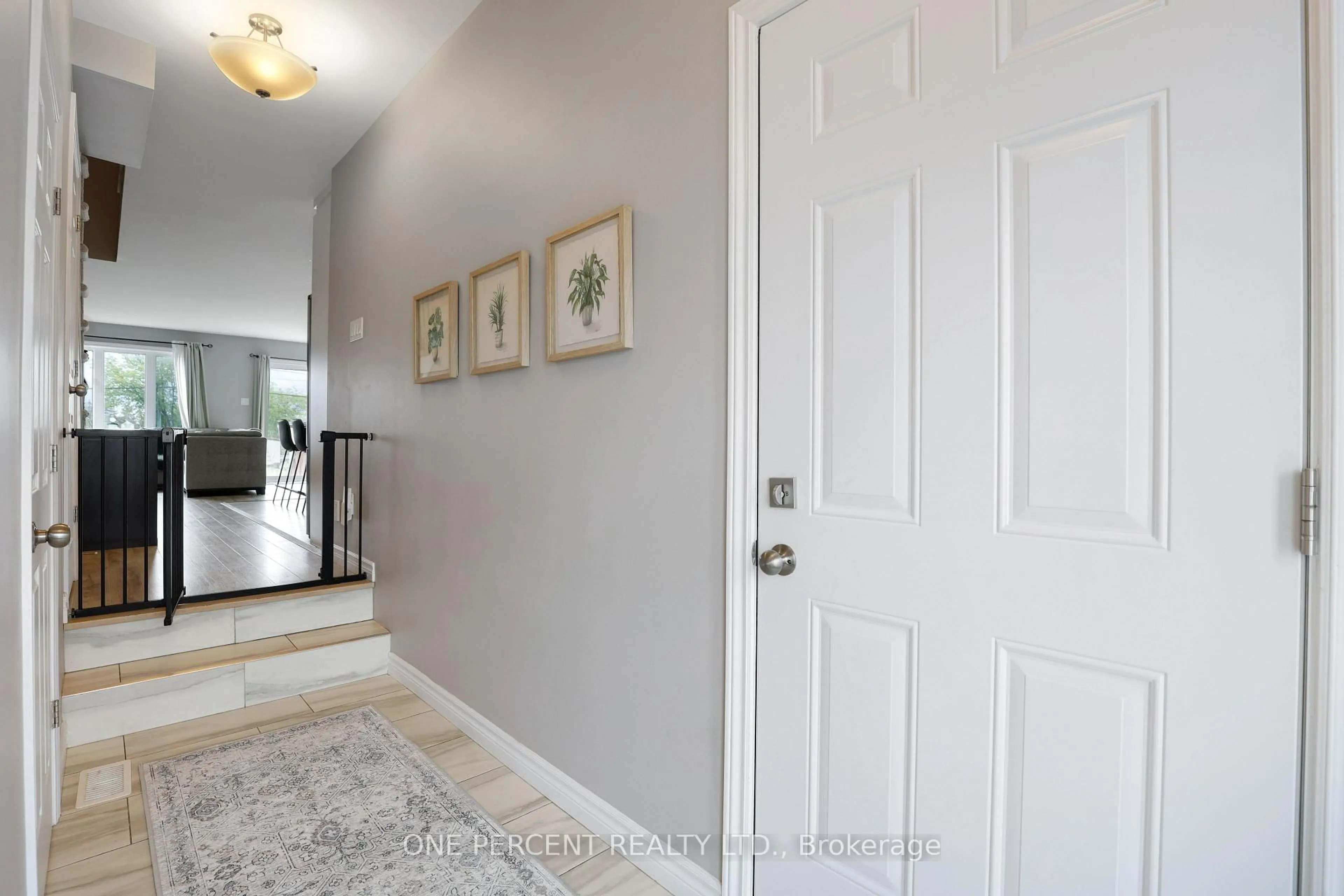 Indoor entryway for 8D George St, North Stormont Ontario K0A 1R0