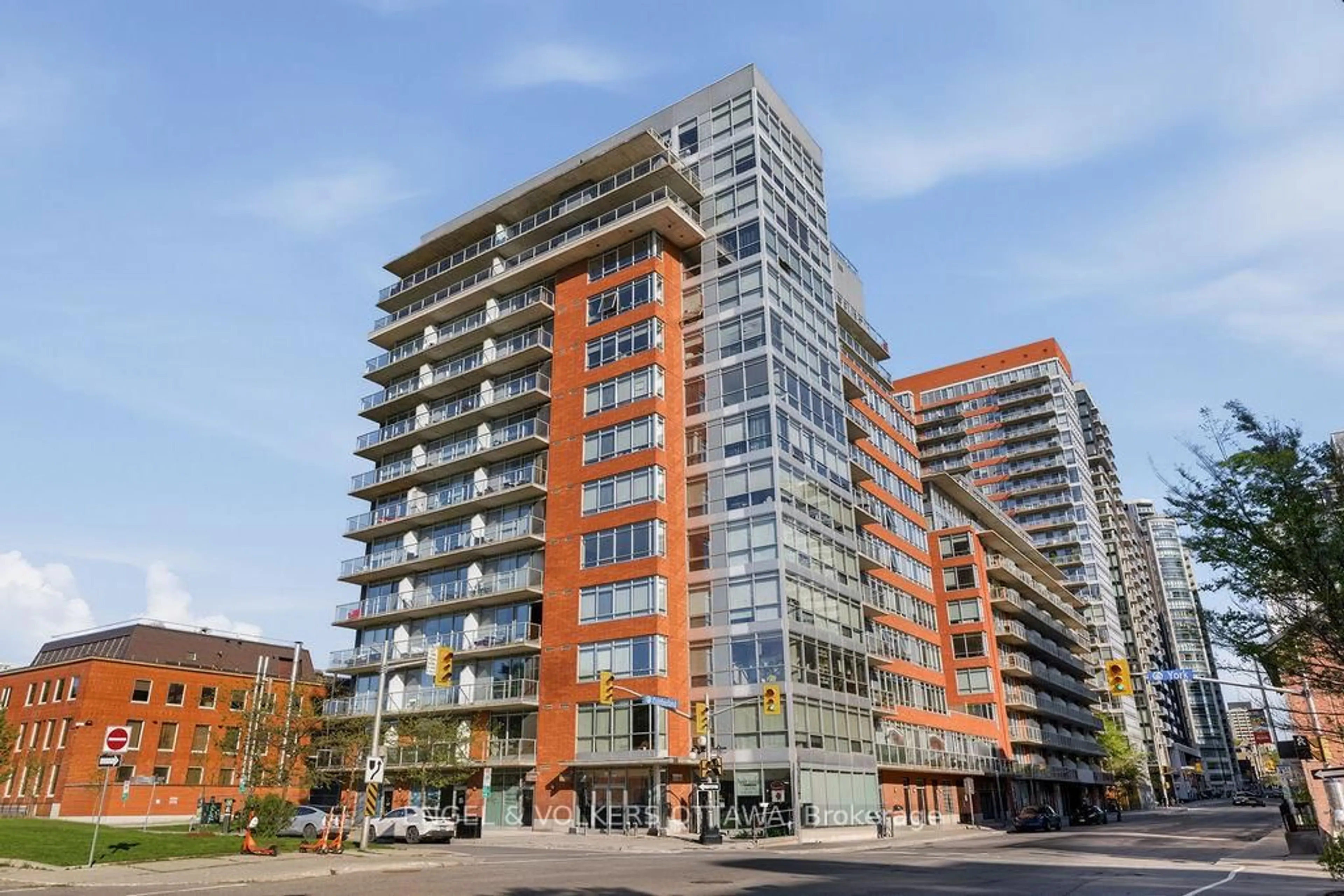 Patio, building for 180 York St #1107, Ottawa Ontario K1N 1J6