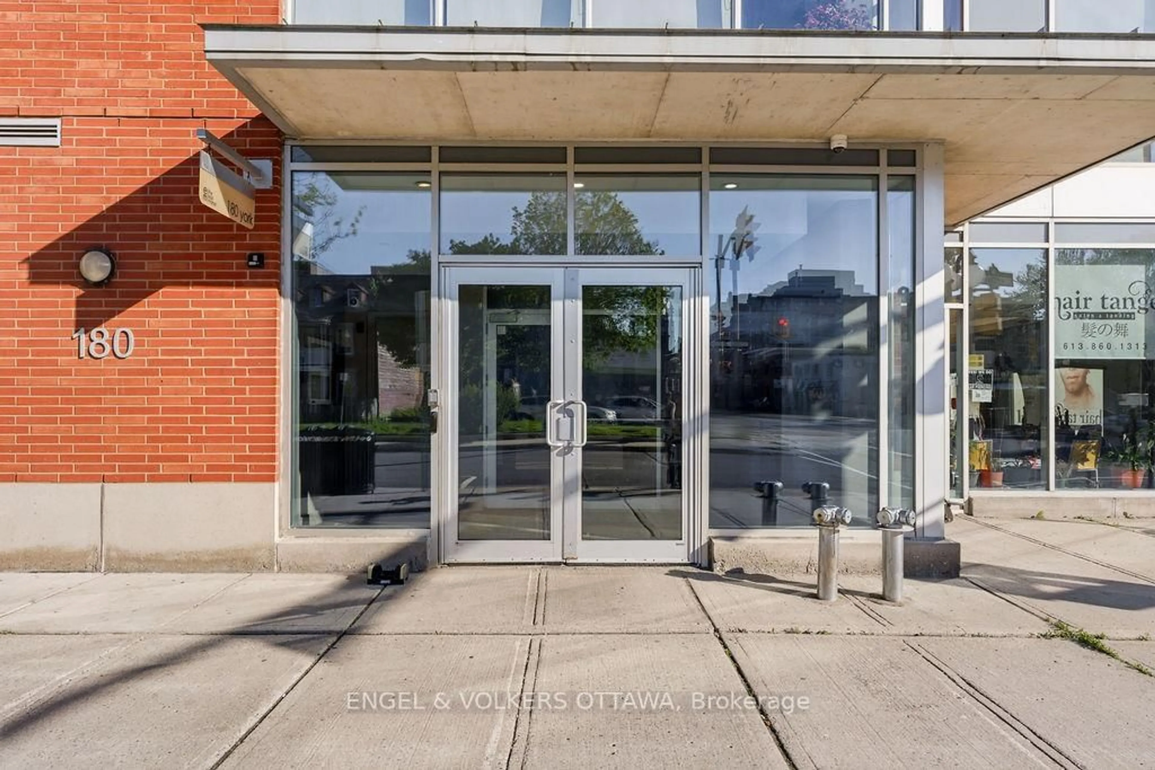Indoor foyer for 180 York St #1107, Ottawa Ontario K1N 1J6