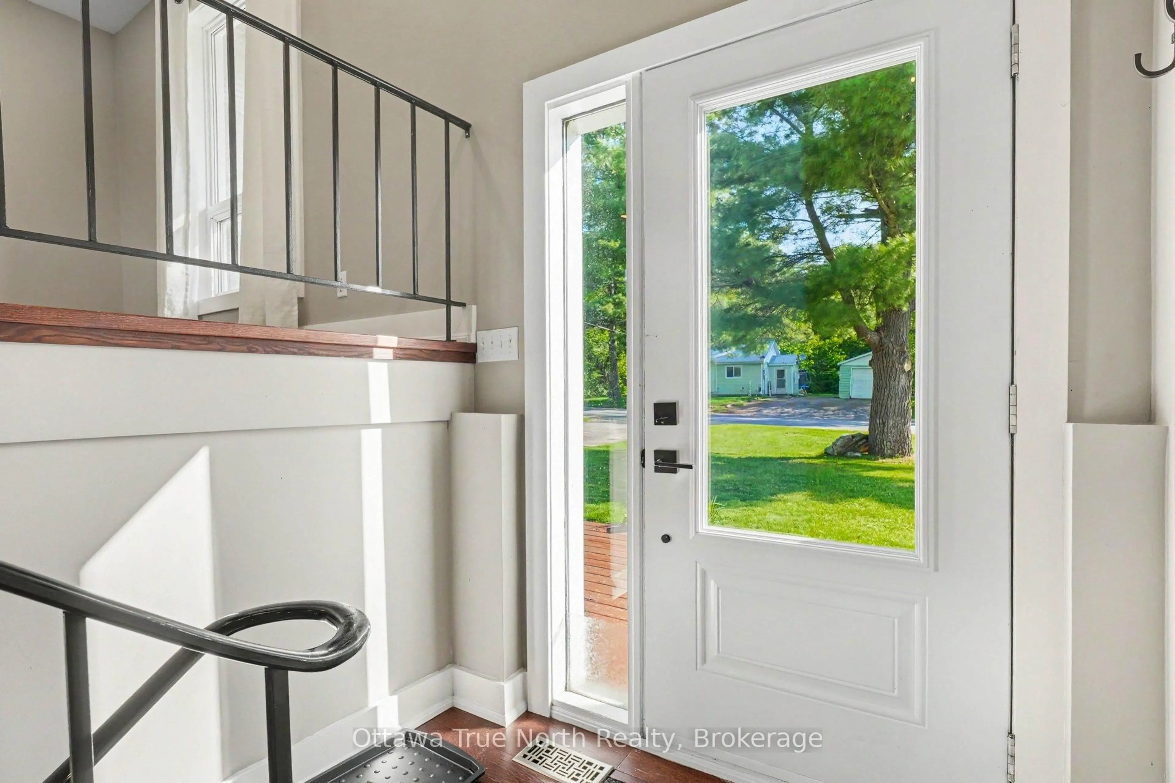 Indoor entryway for 541 McLachlan Rd, White Lake Ontario K0A 3L0