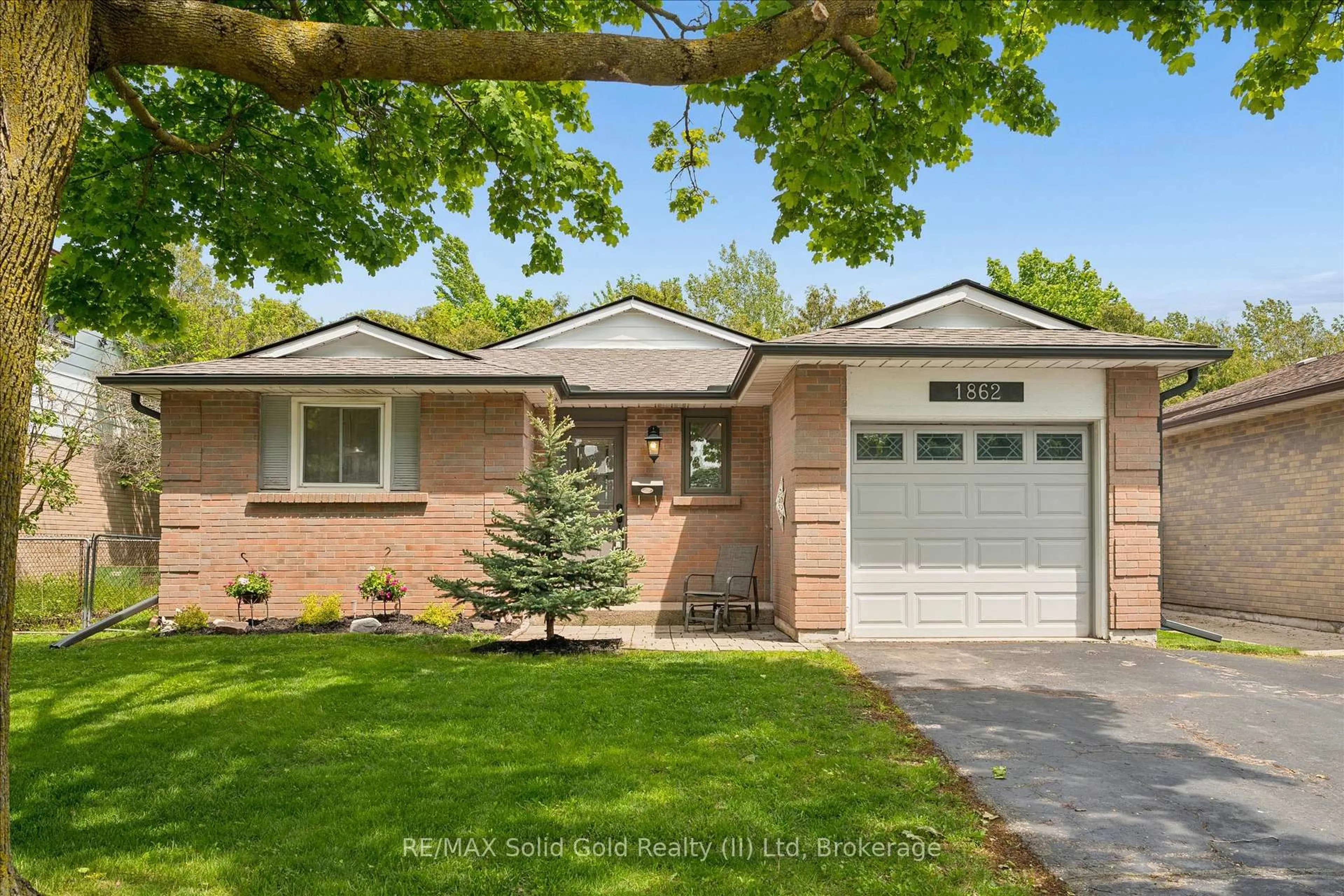 Home with brick exterior material, street for 1862 Briarwood Dr, Cambridge Ontario N3H 5A7