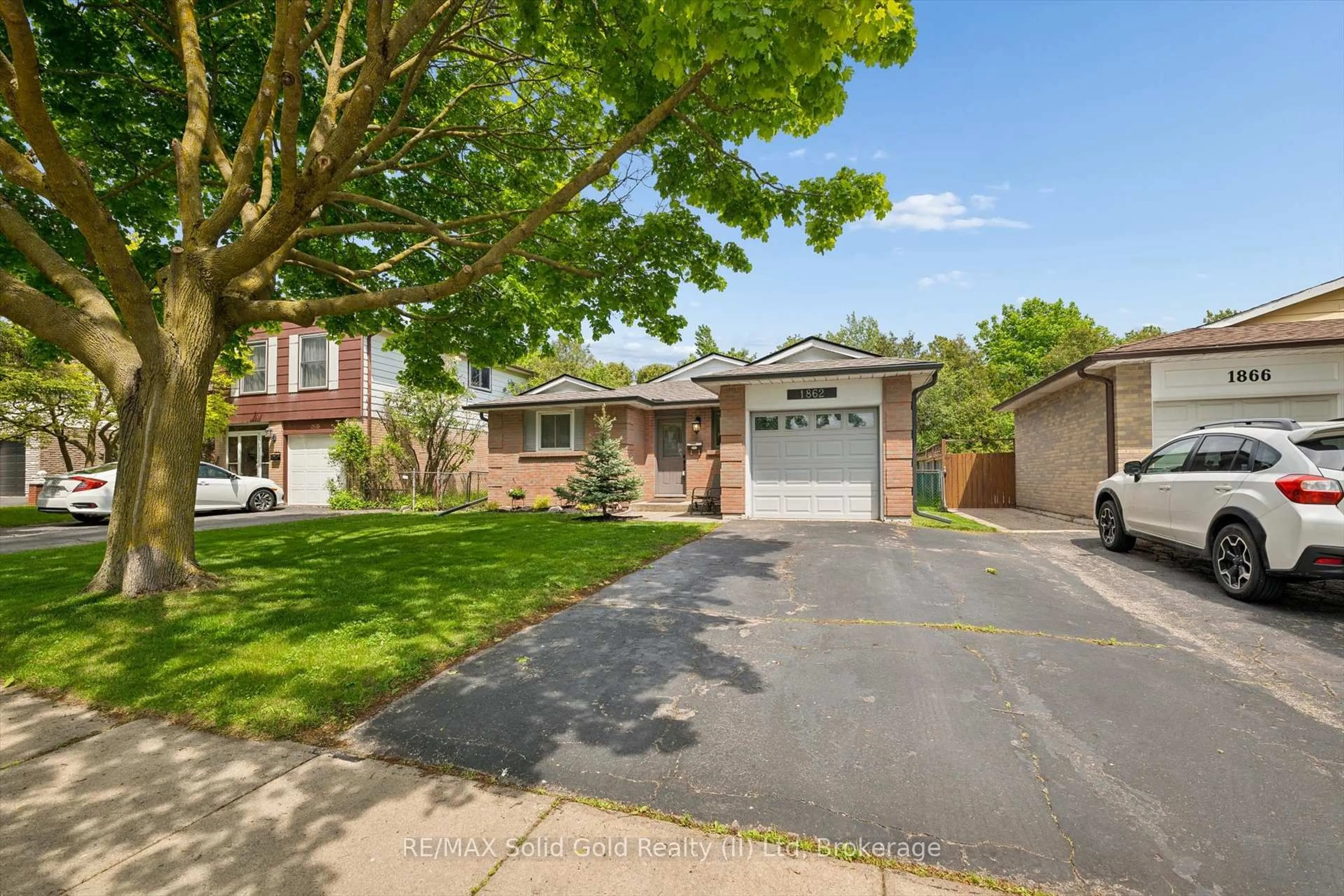 Home with brick exterior material, street for 1862 Briarwood Dr, Cambridge Ontario N3H 5A7