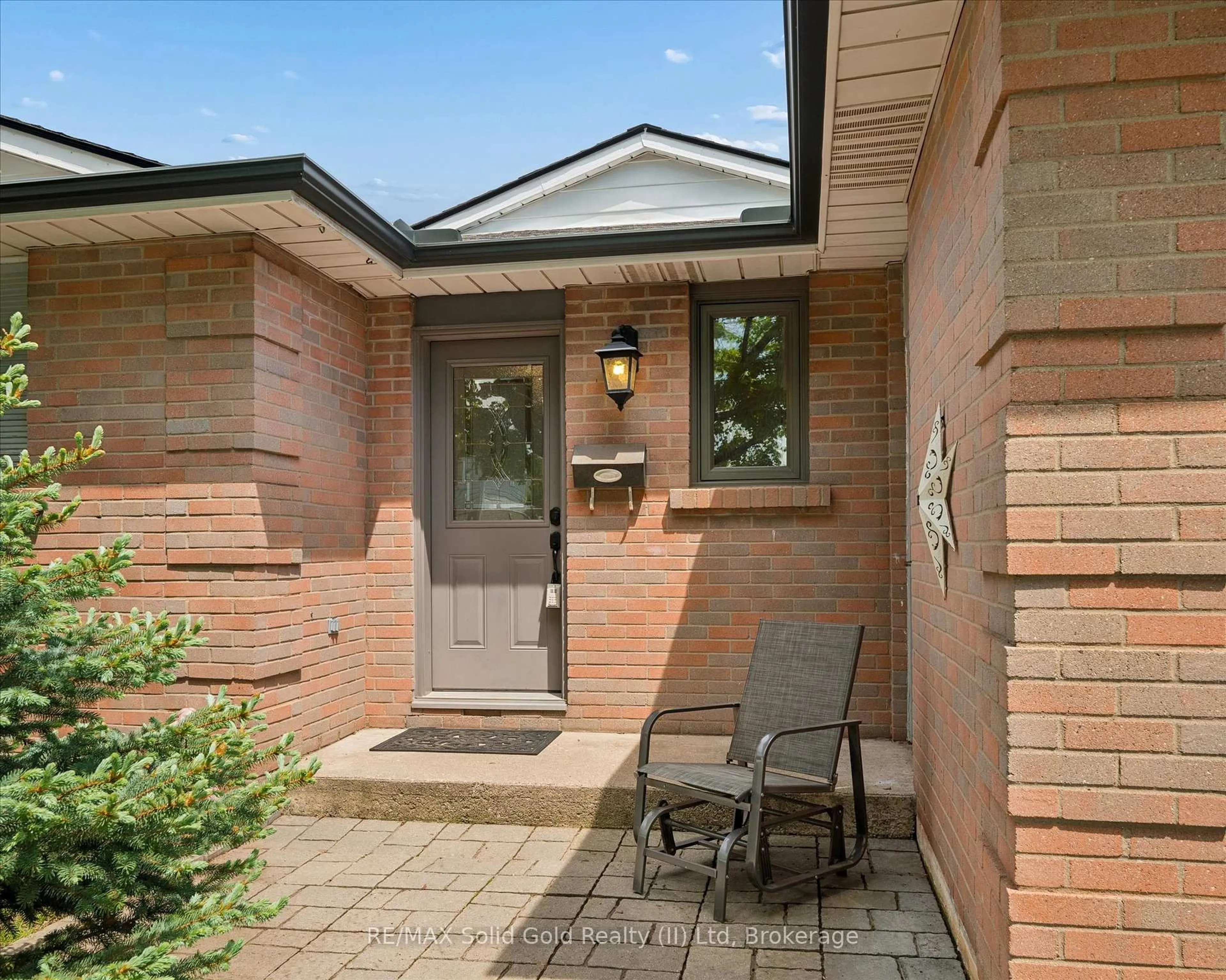 Home with brick exterior material, street for 1862 Briarwood Dr, Cambridge Ontario N3H 5A7