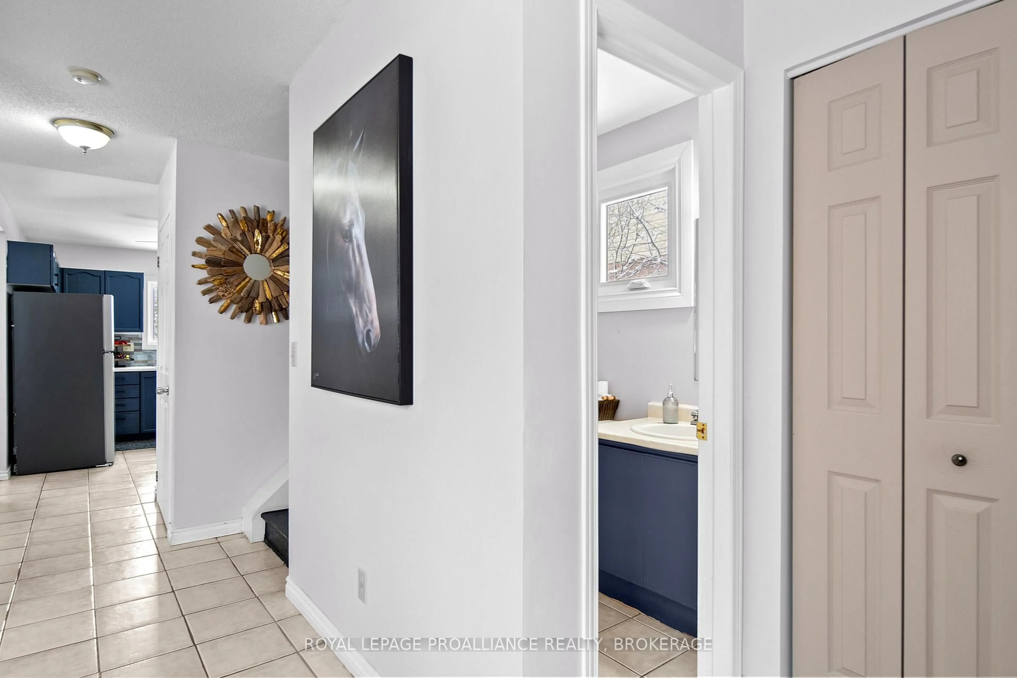 Indoor entryway for 4 Balmoral Crt, Kingston Ontario K7M 7S9