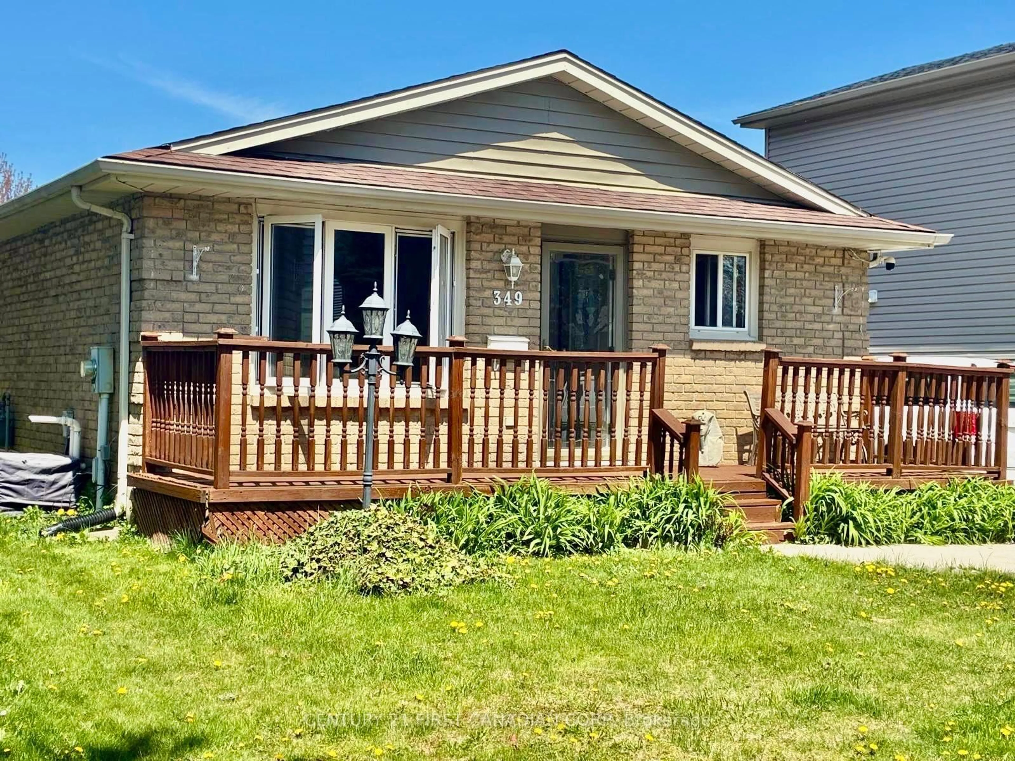 Home with vinyl exterior material, street for 349 Banbury Cres, London South Ontario N5Z 4V1