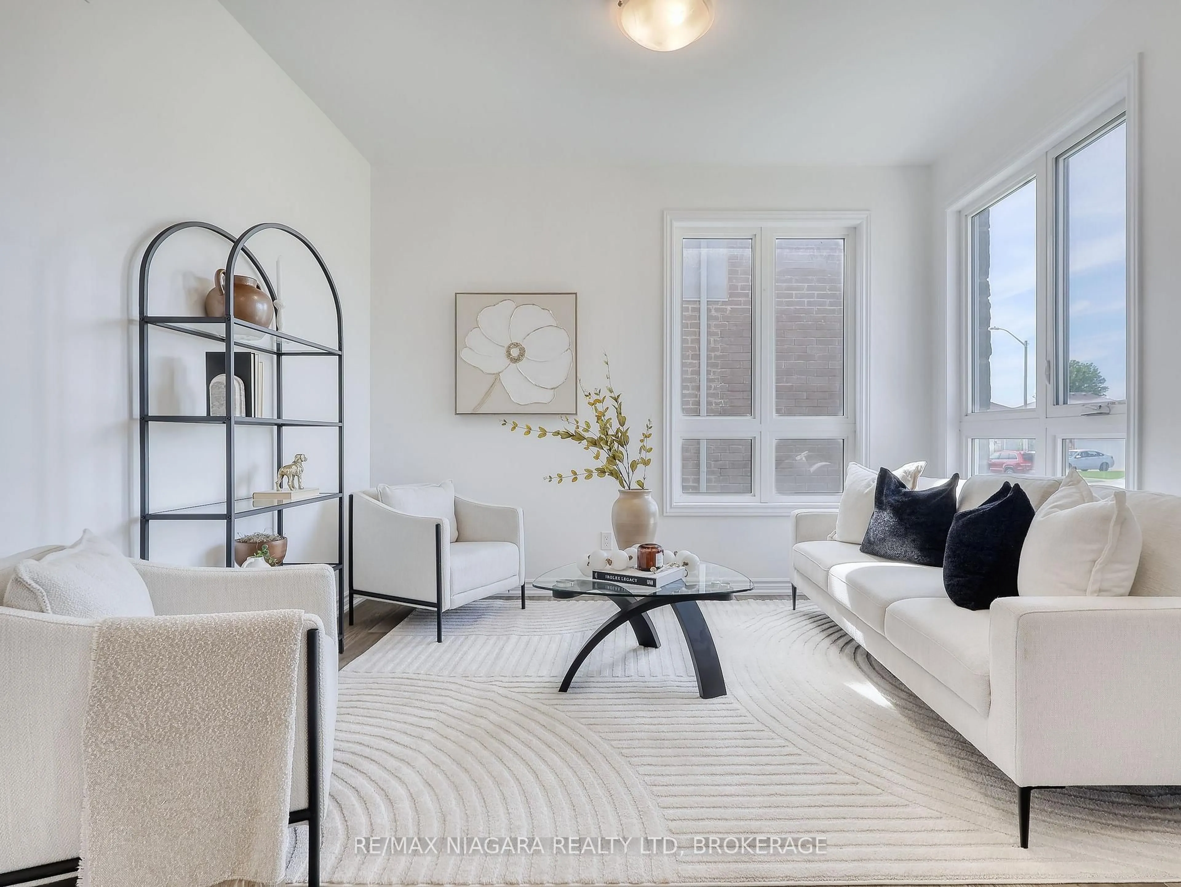 Living room with furniture, unknown for 8094 Citation Rd, Niagara Falls Ontario L2H 3H7
