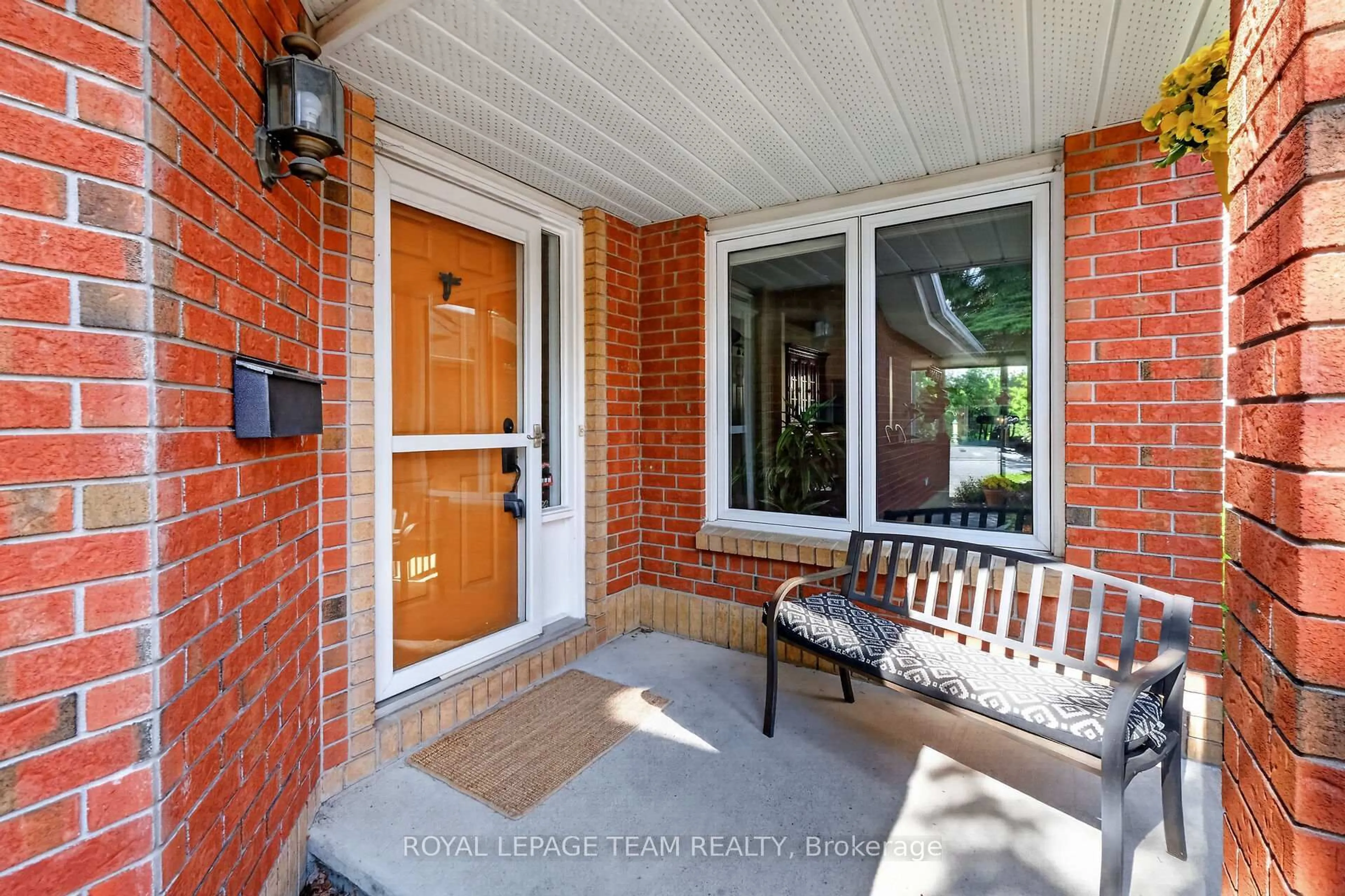 Indoor entryway for 11 Avonhurst Ave, Ottawa Ontario K2J 4K9