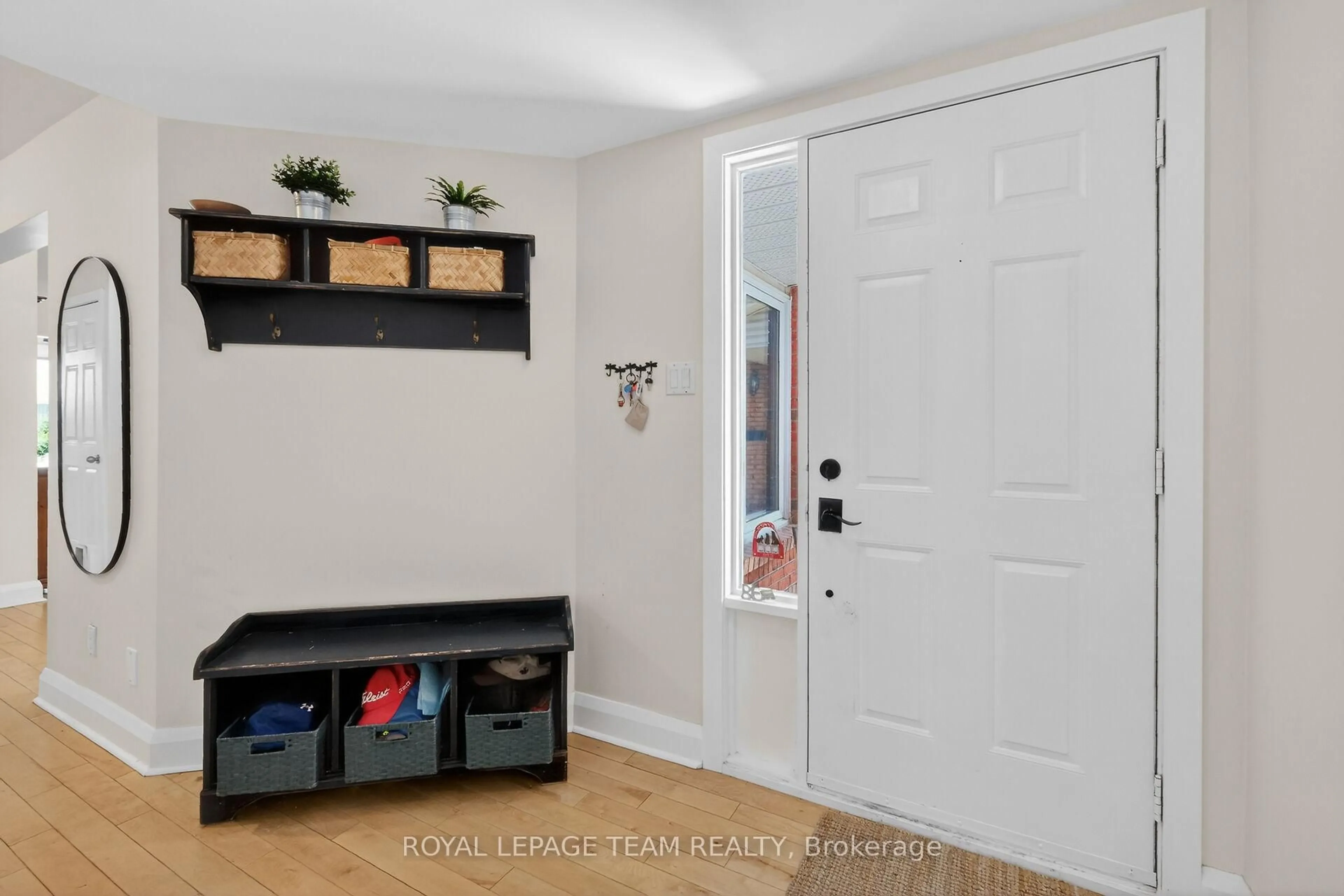 Indoor entryway for 11 Avonhurst Ave, Ottawa Ontario K2J 4K9
