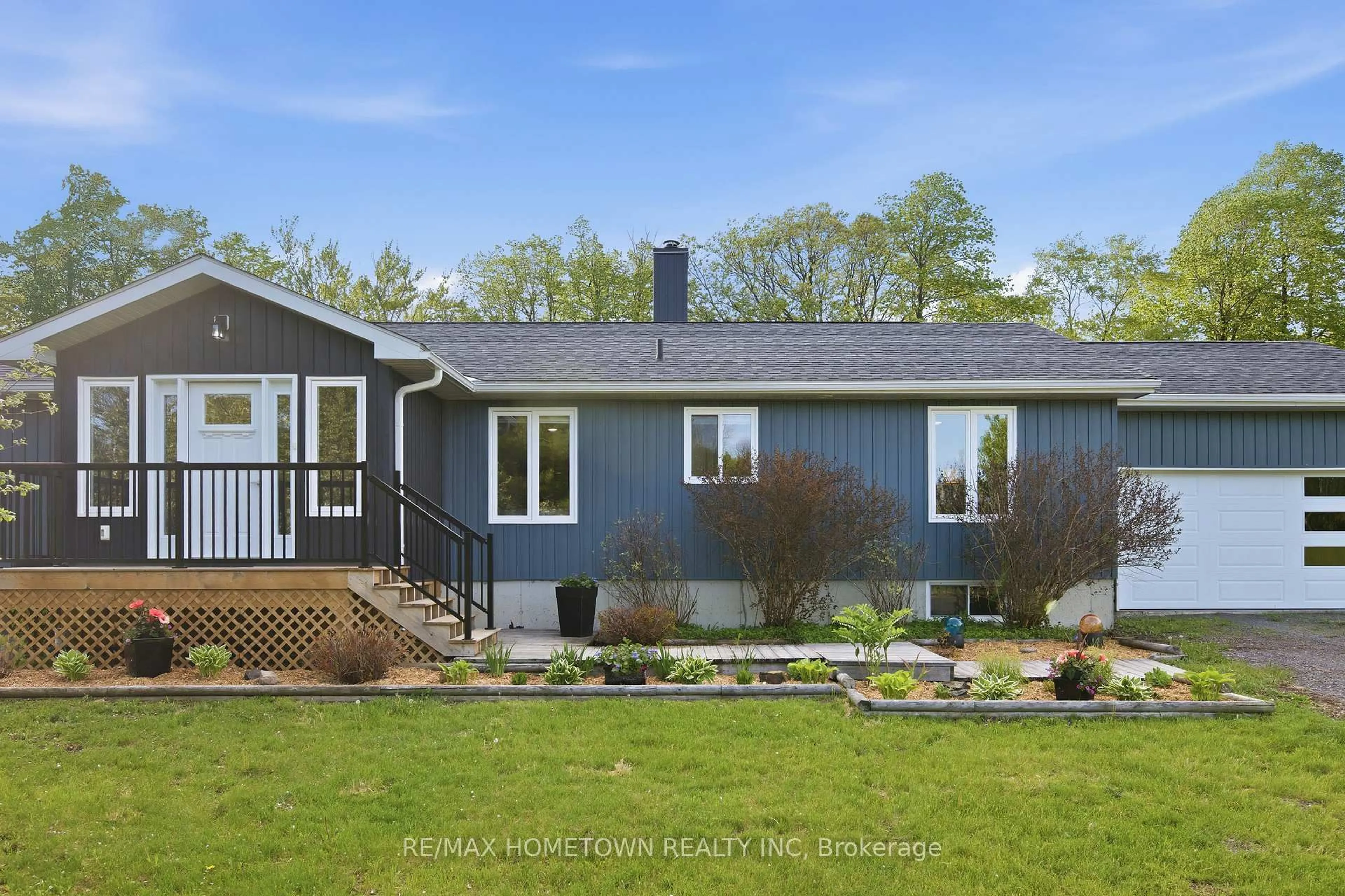 Home with vinyl exterior material, unknown for 594 Lyndhurst Rd, Leeds and the Thousand Islands Ontario K0E 1N0