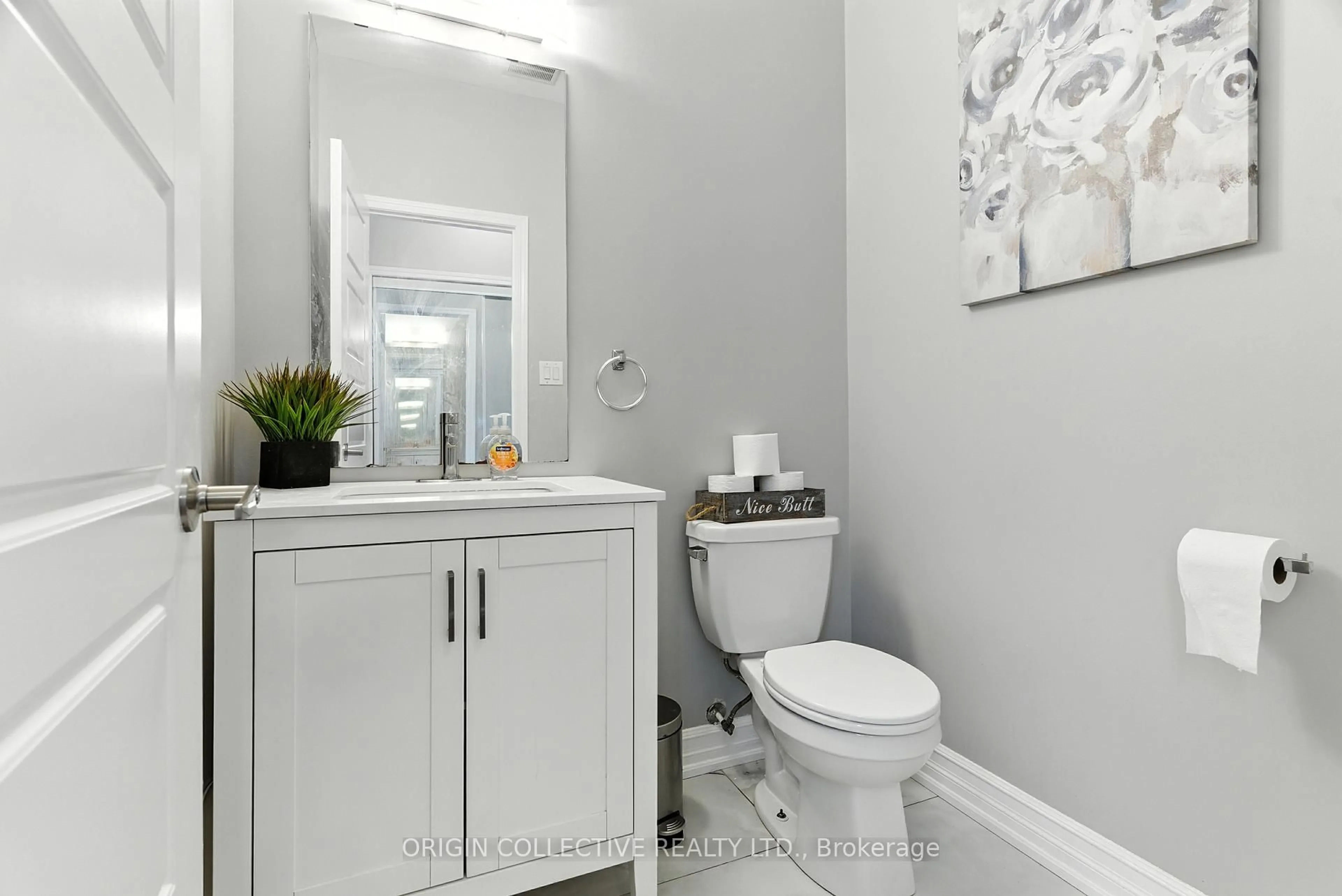 Contemporary bathroom, ceramic/tile floor for 122 Longboat Run West, Brantford Ontario N3T 0P3