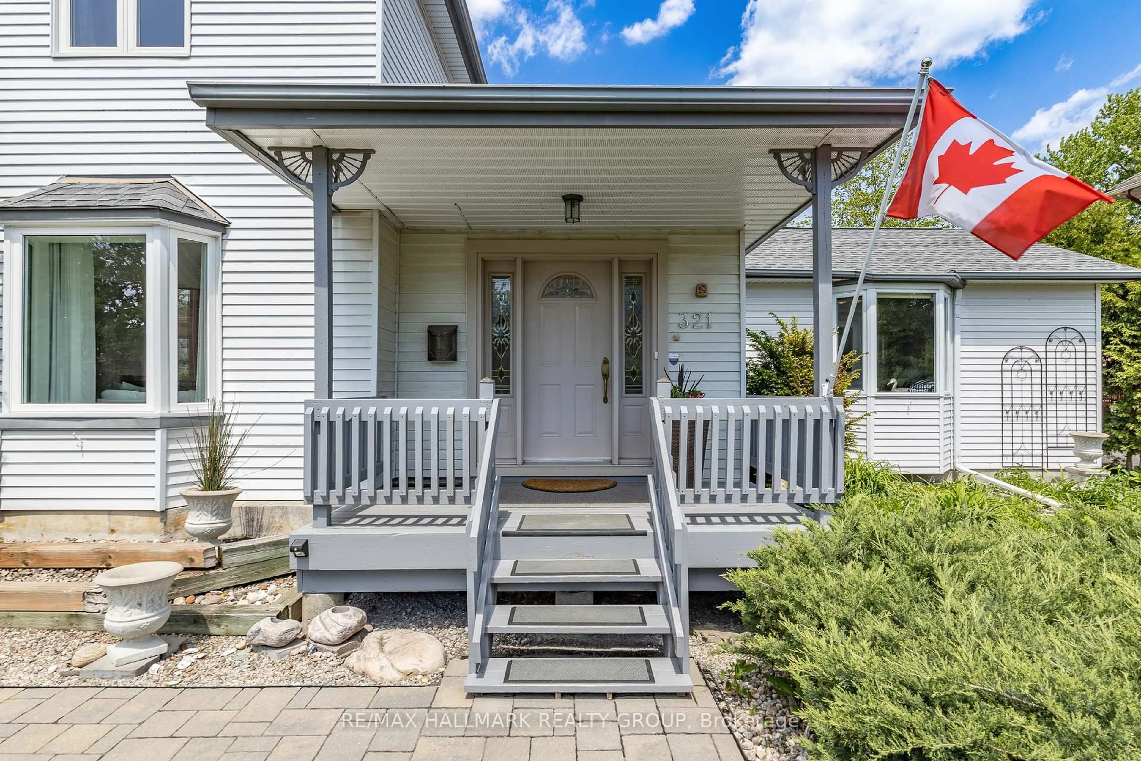 Patio, street for 321 Beechgrove Ave, Ottawa Ontario K1Z 6R4