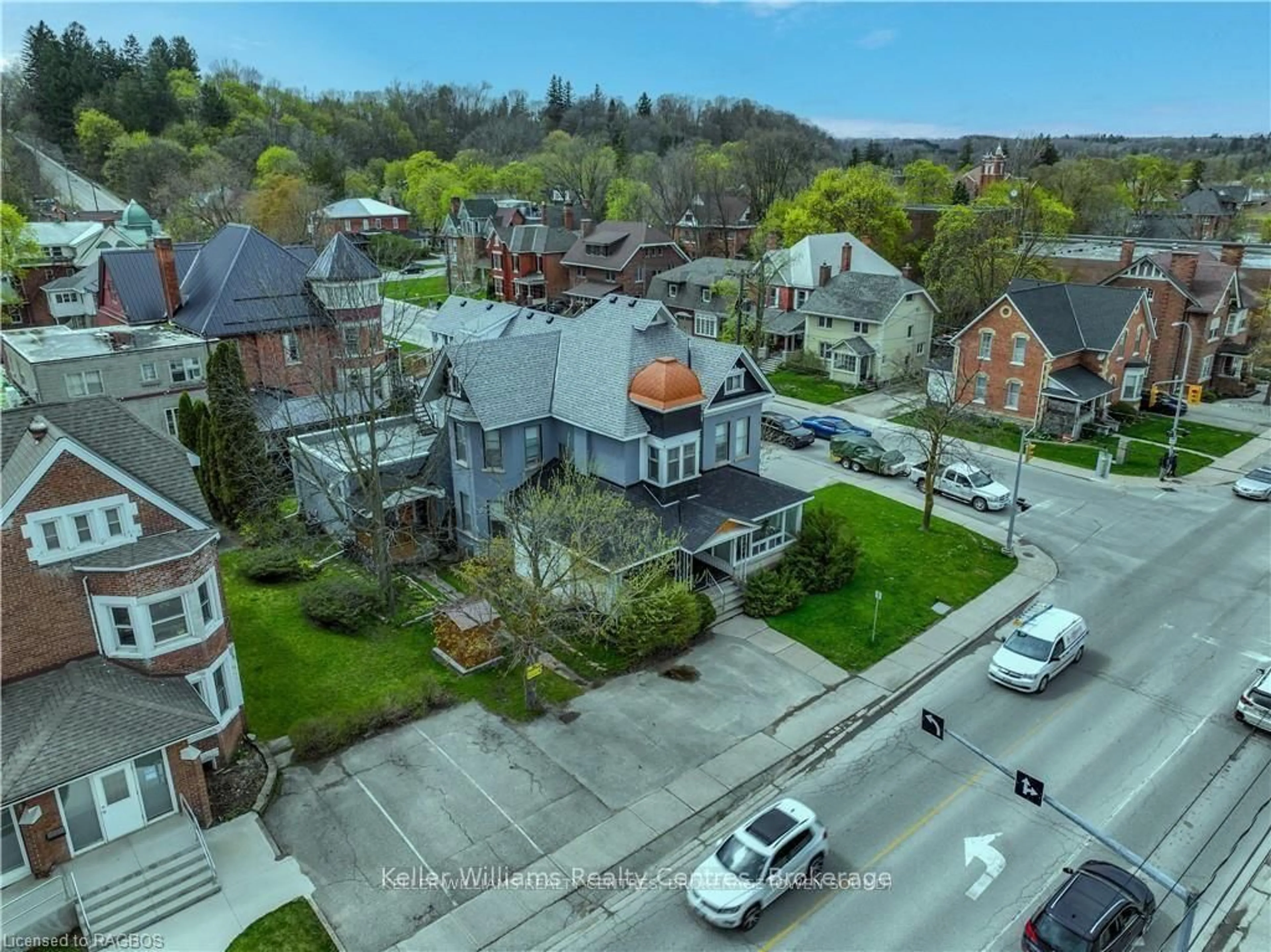 A pic from outside/outdoor area/front of a property/back of a property/a pic from drone, street for 900 2nd Ave, Owen Sound Ontario N4K 4M5