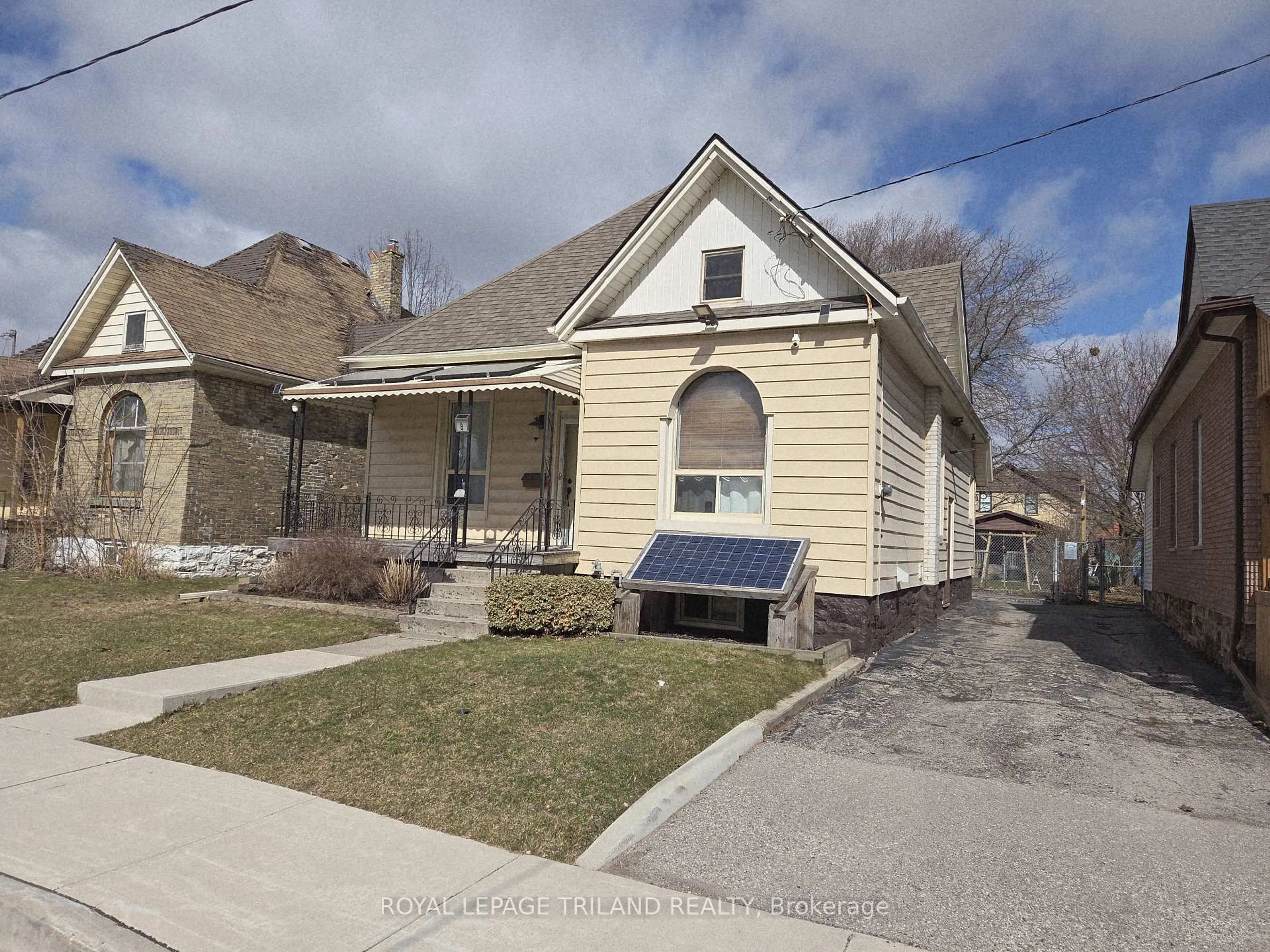 Unknown for 8 Weldon Ave, St. Thomas Ontario N5P 1J6