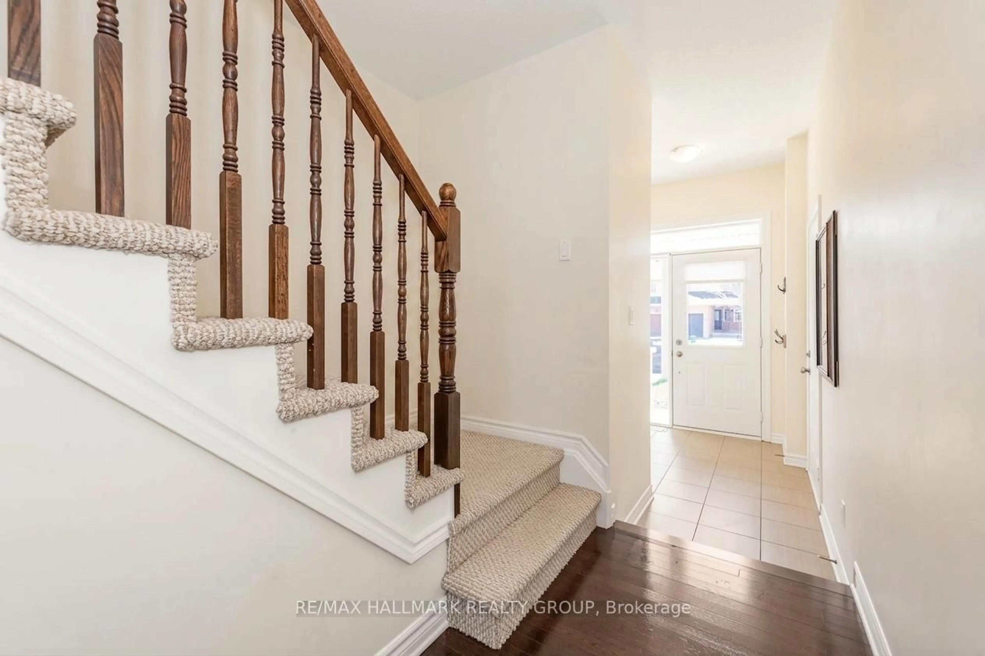Indoor entryway for 183 Claridge Dr, Ottawa Ontario K2J 5V8
