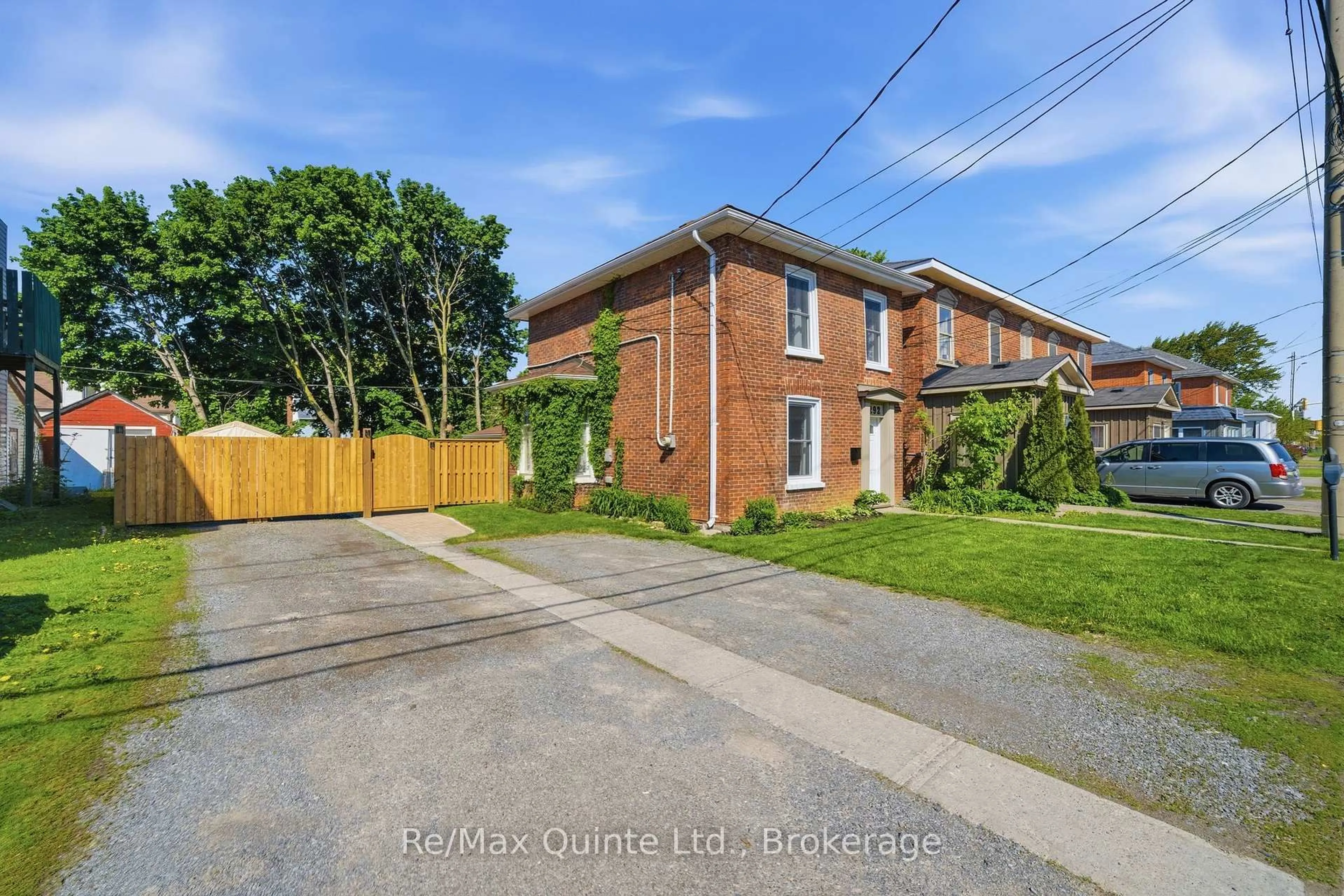 A pic from outside/outdoor area/front of a property/back of a property/a pic from drone, street for 292 COLEMAN St, Belleville Ontario K8P 3H9