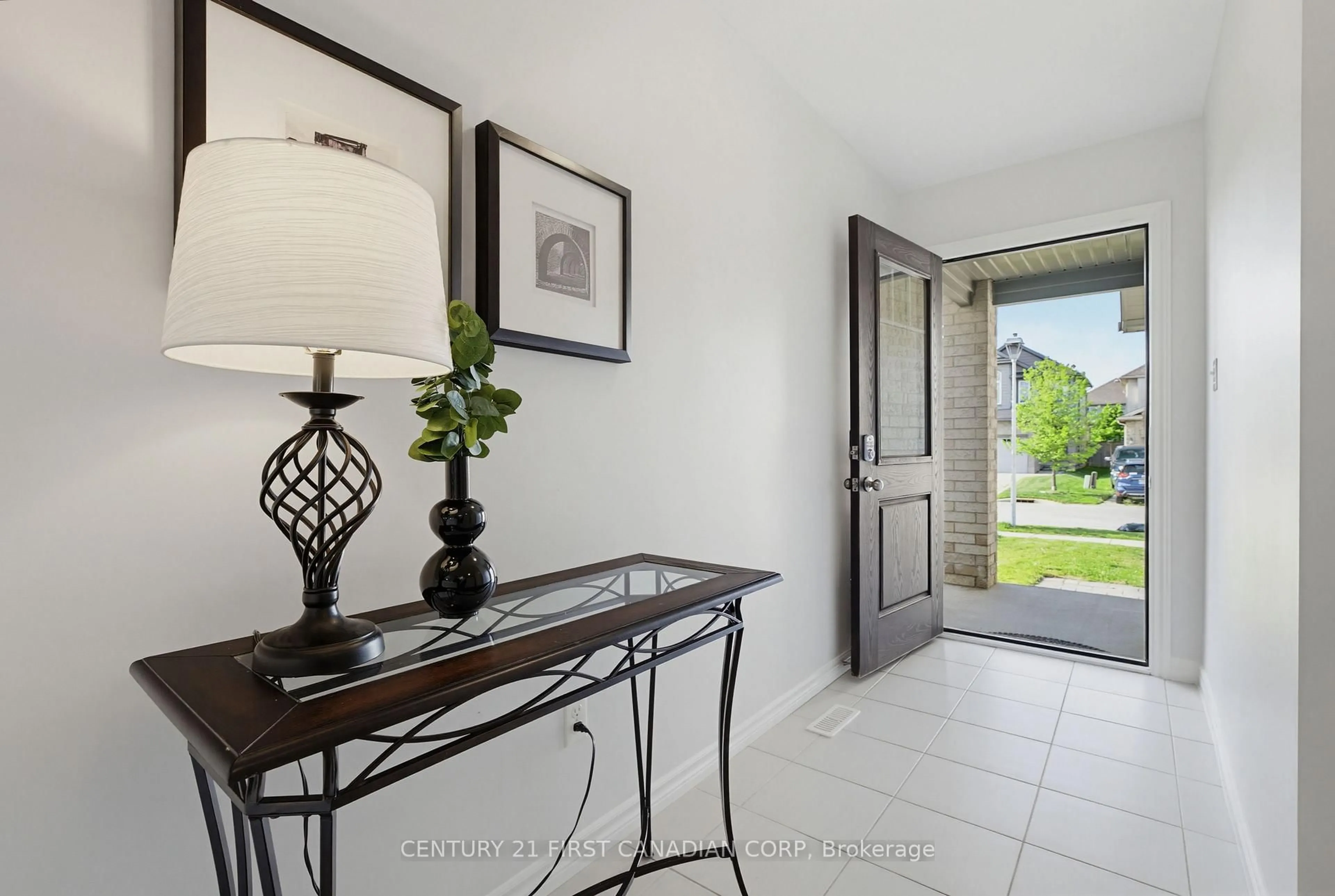 Indoor entryway for 1210 Sandbar St, London North Ontario N6G 0G7