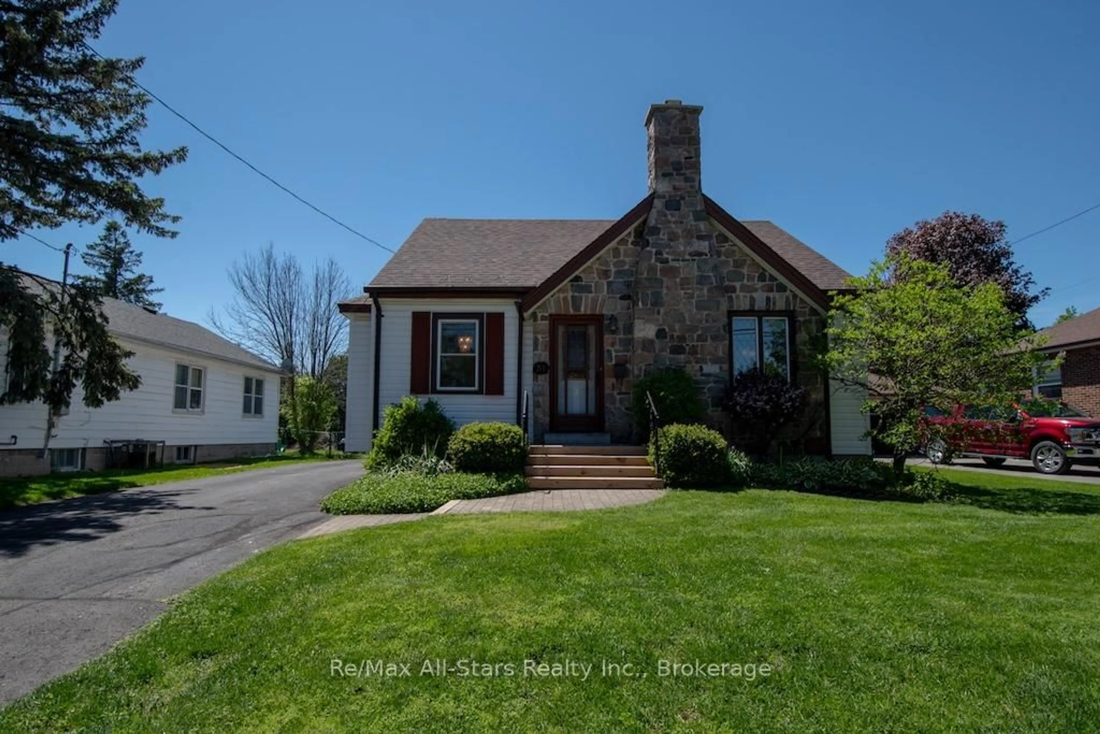 Home with brick exterior material, street for 31 Adelaide St, Kawartha Lakes Ontario K9V 3J6