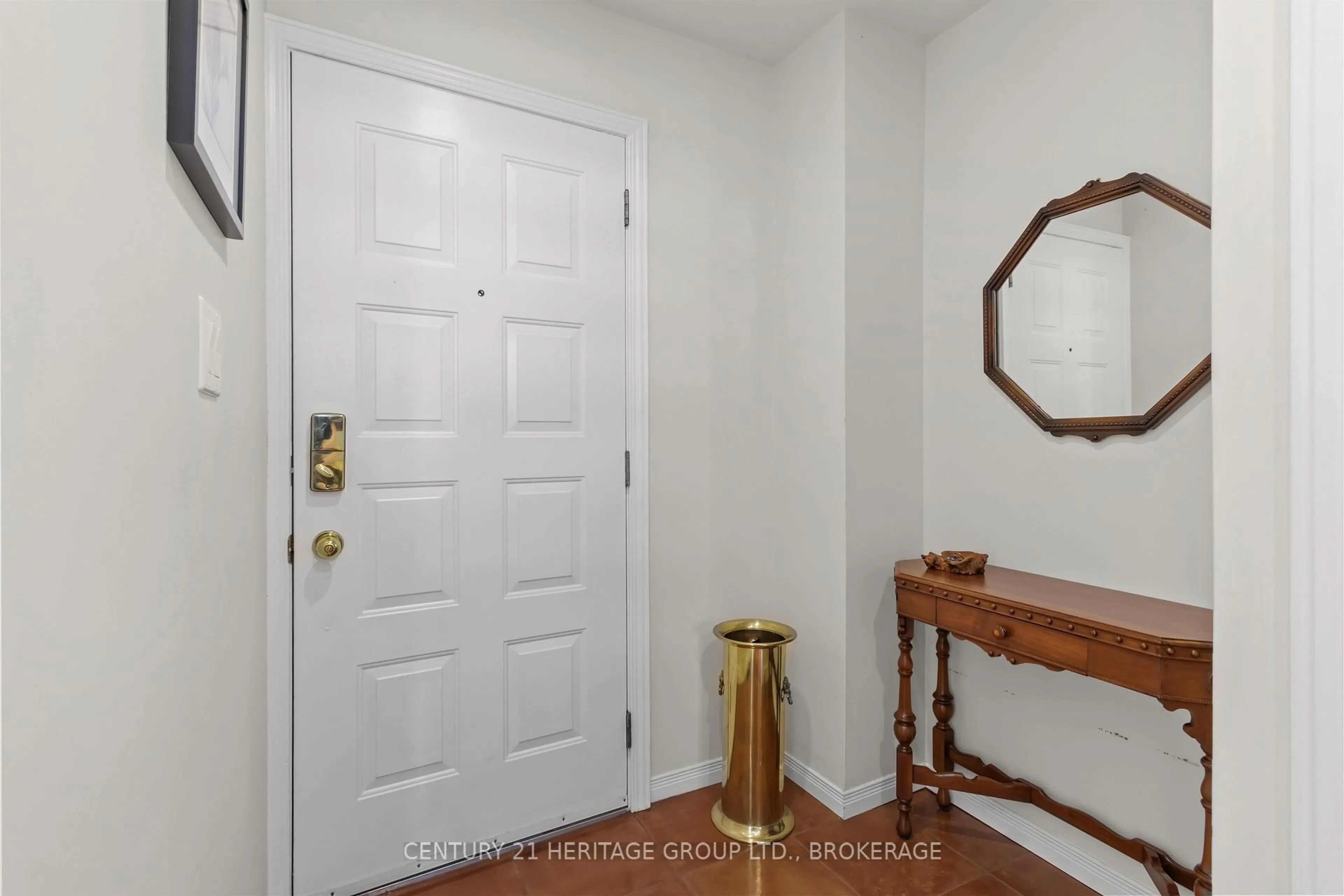 Indoor entryway for 1 Place D'armes #36, Kingston Ontario K7K 6S1