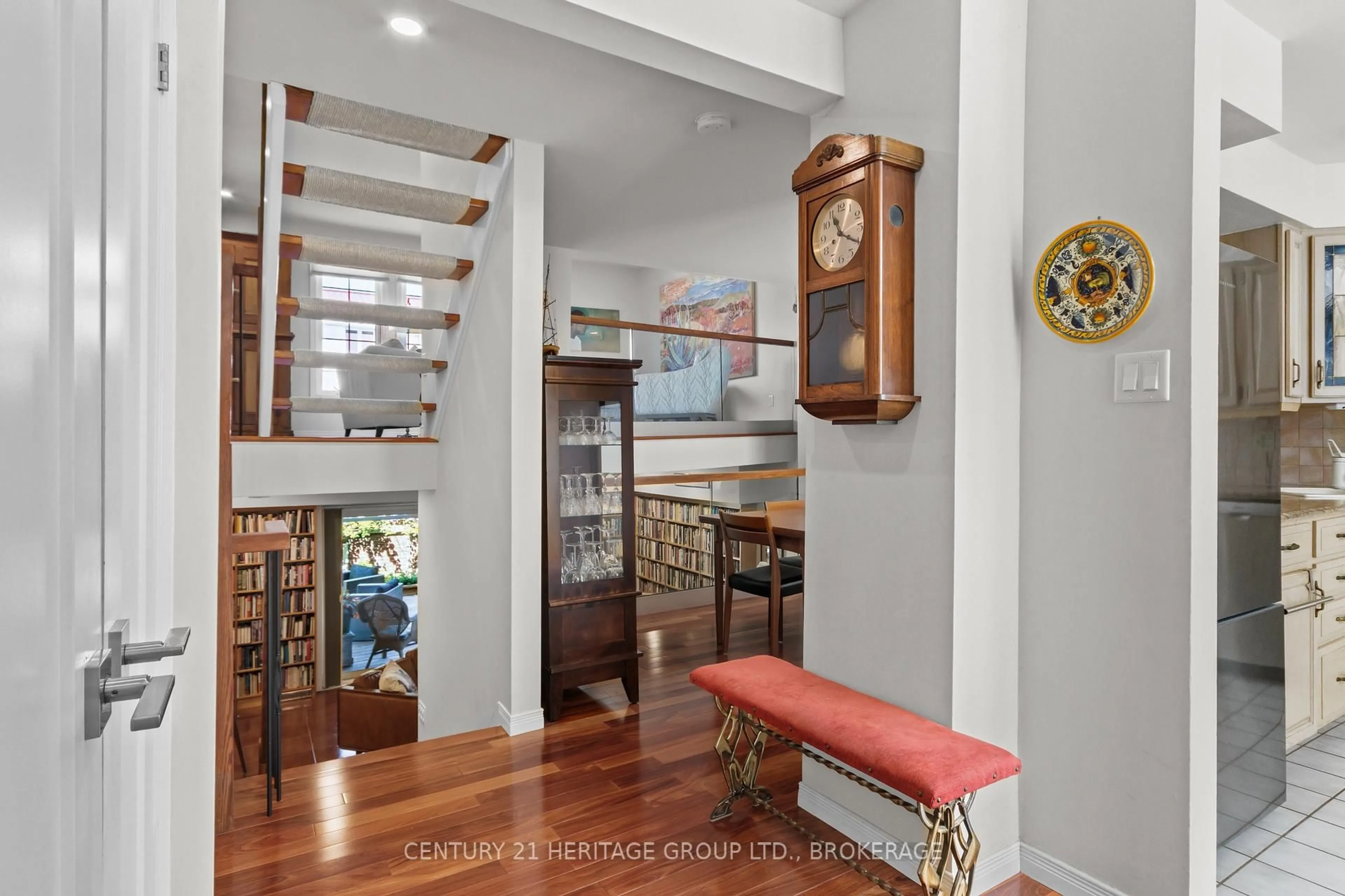 Indoor foyer for 1 Place D'armes #36, Kingston Ontario K7K 6S1
