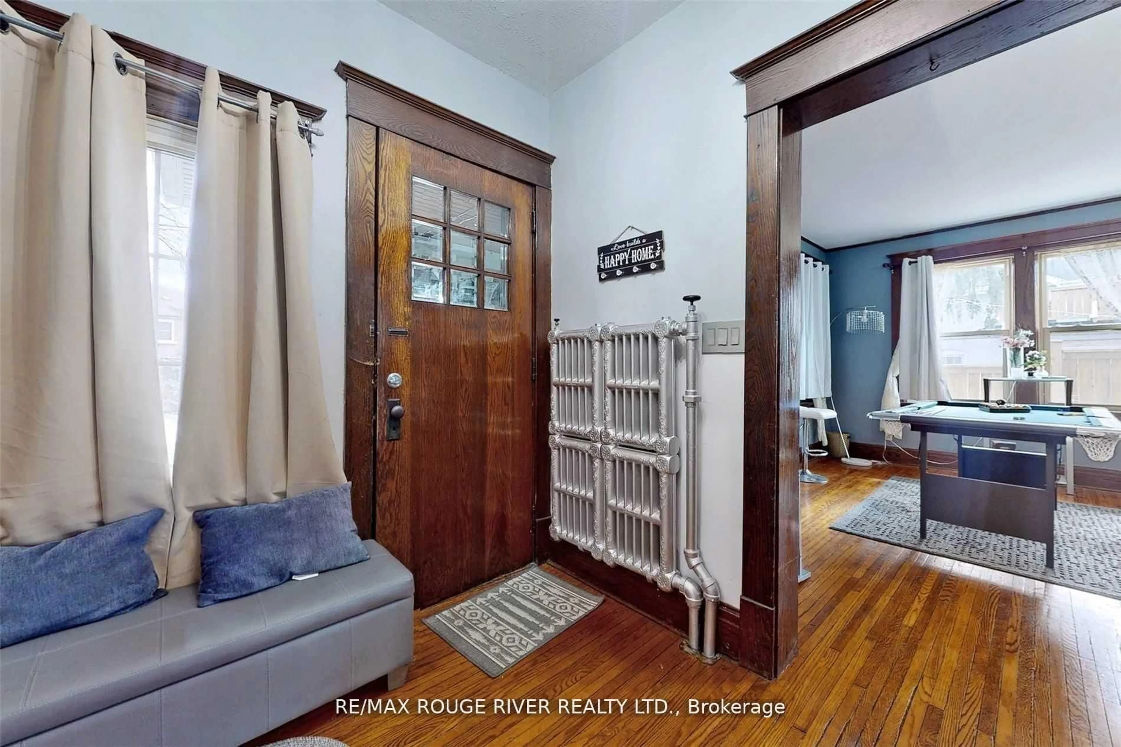 Indoor entryway for 36 John St, Cambridge Ontario N1S 2V4