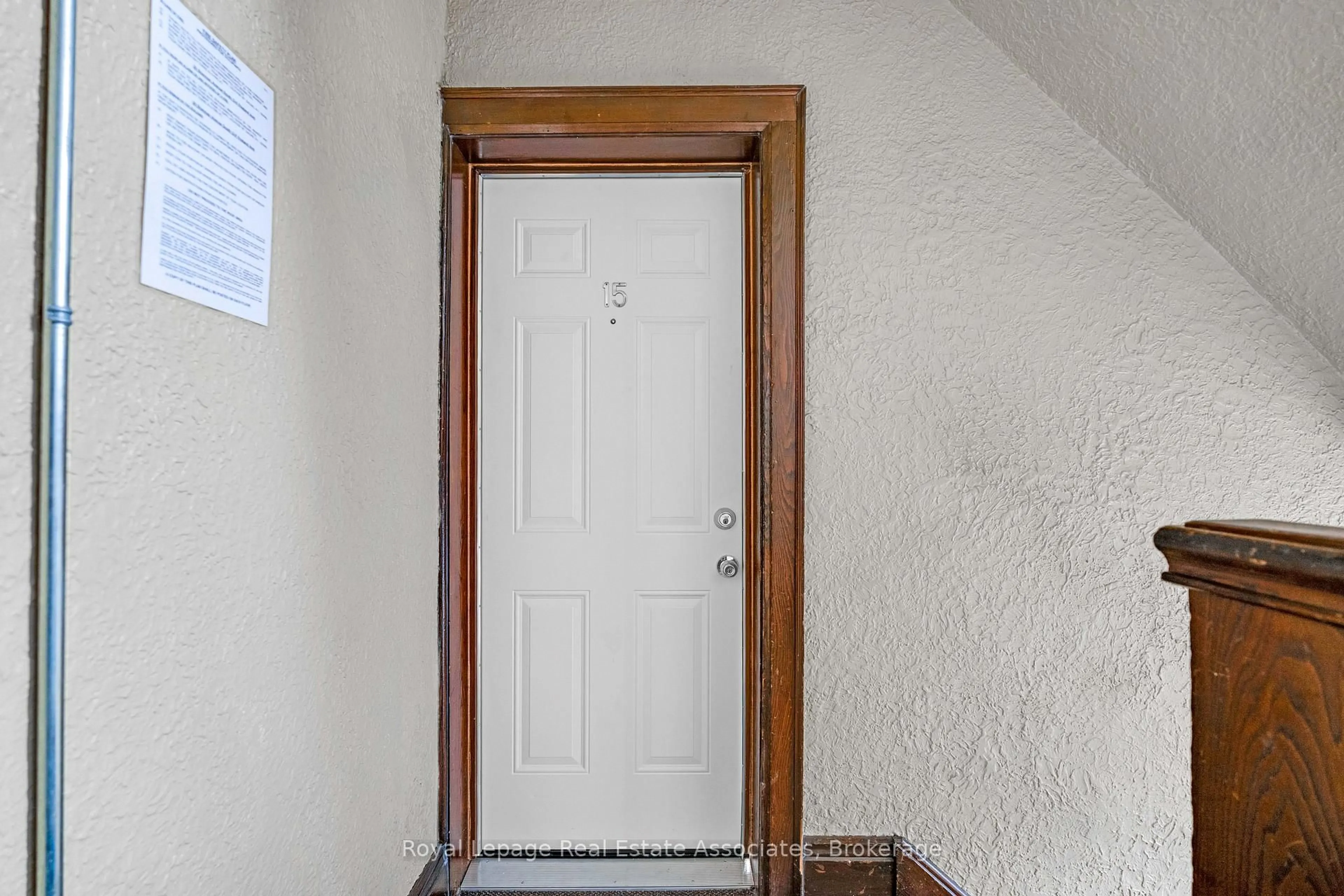 Indoor entryway for 2 Vineland Ave #15, Hamilton Ontario L8M 1R4