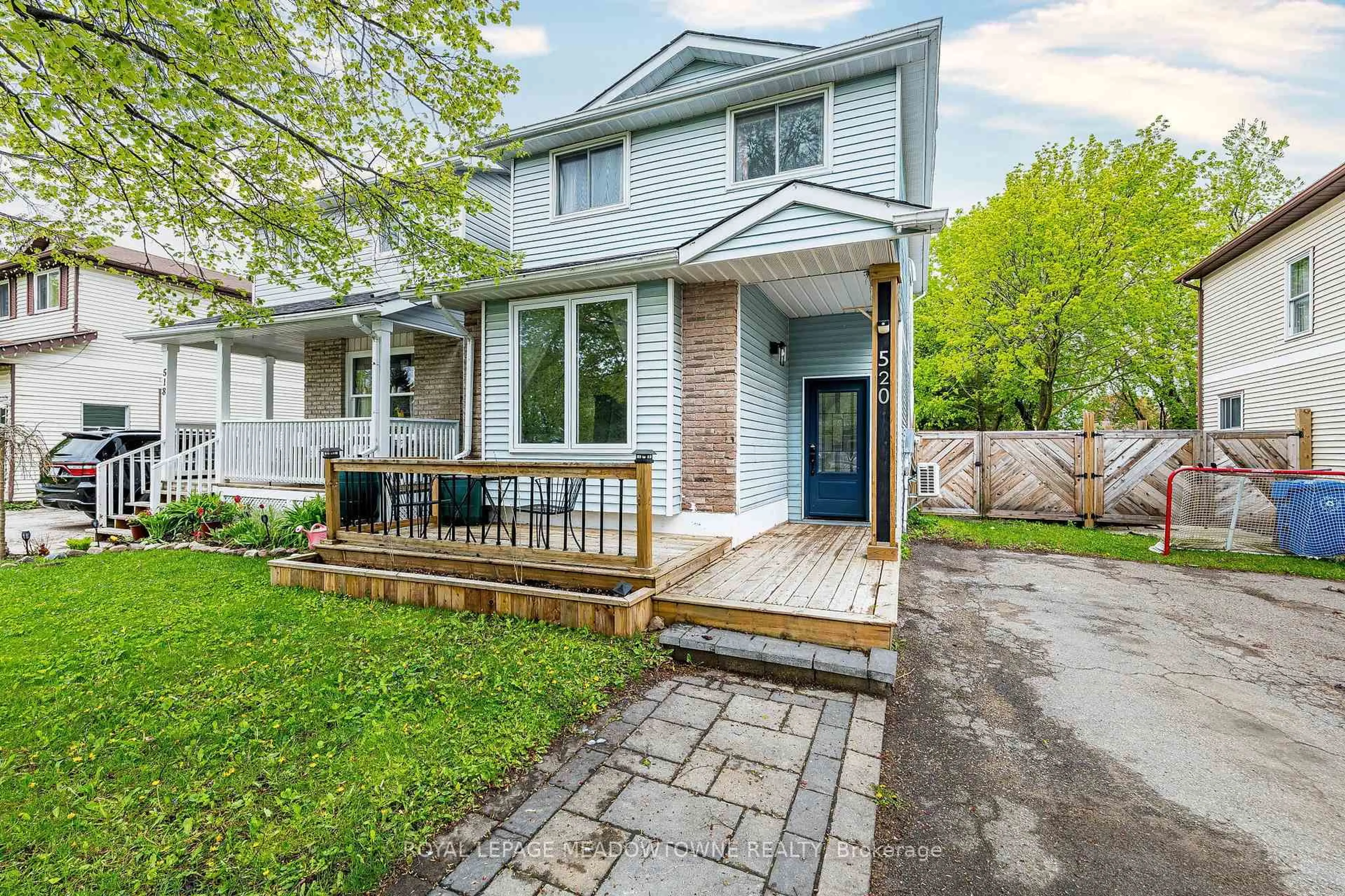 Home with brick exterior material, street for 520 Pineview Gdns, Shelburne Ontario L0N 1S2