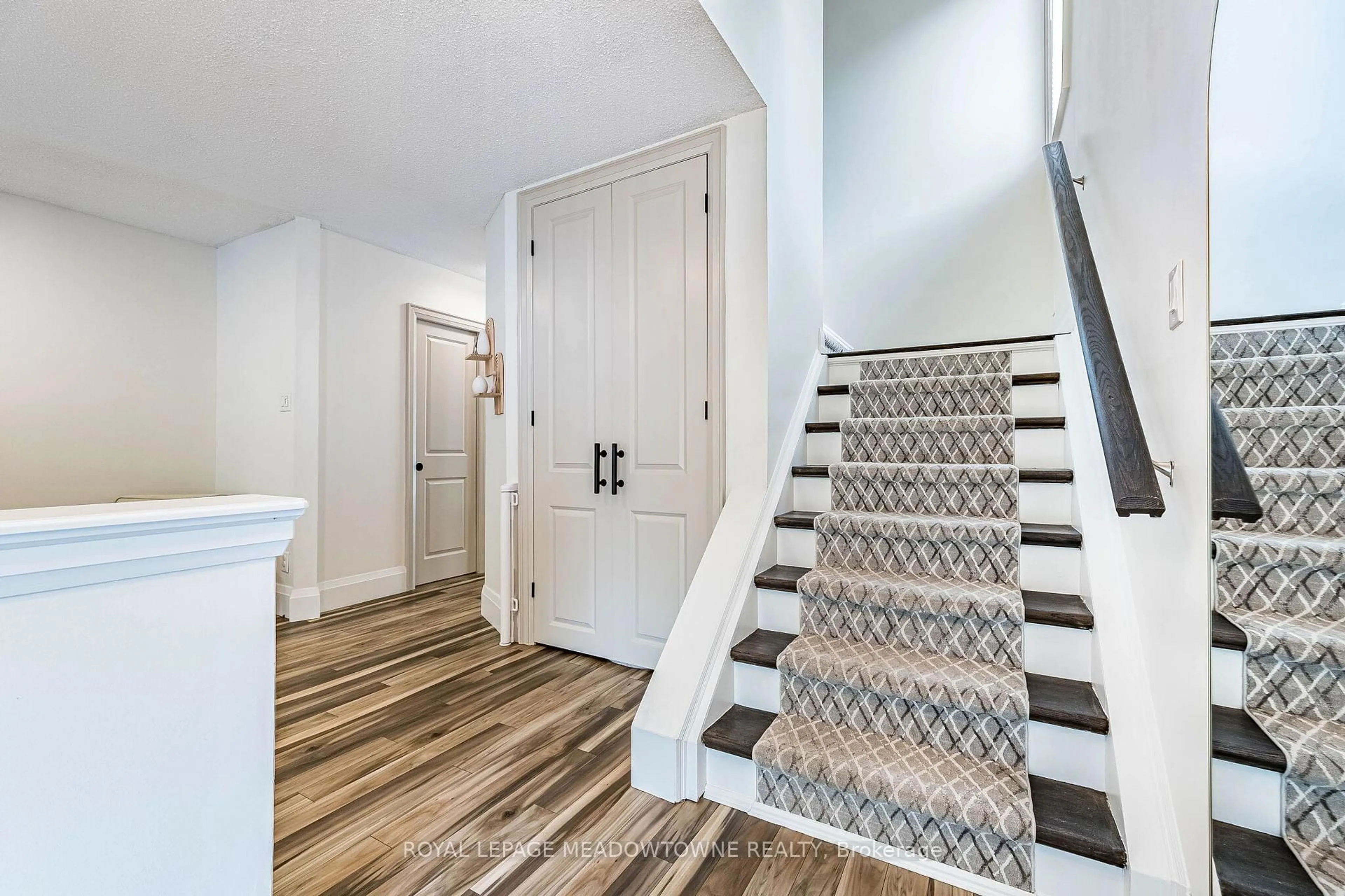 Indoor entryway for 520 Pineview Gdns, Shelburne Ontario L0N 1S2