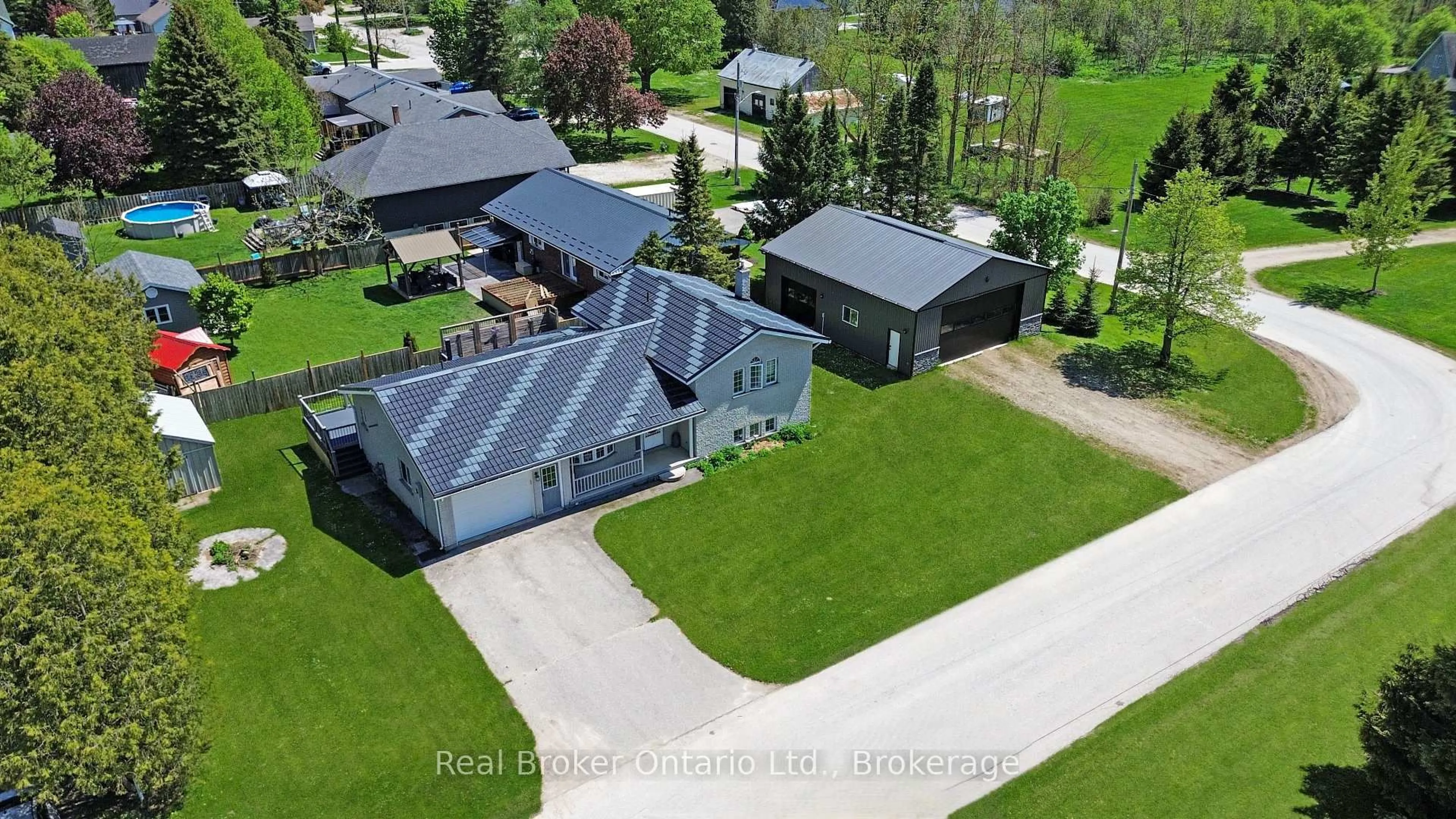 A pic from outside/outdoor area/front of a property/back of a property/a pic from drone, street for 11 James St, Minto Ontario N0G 1M0